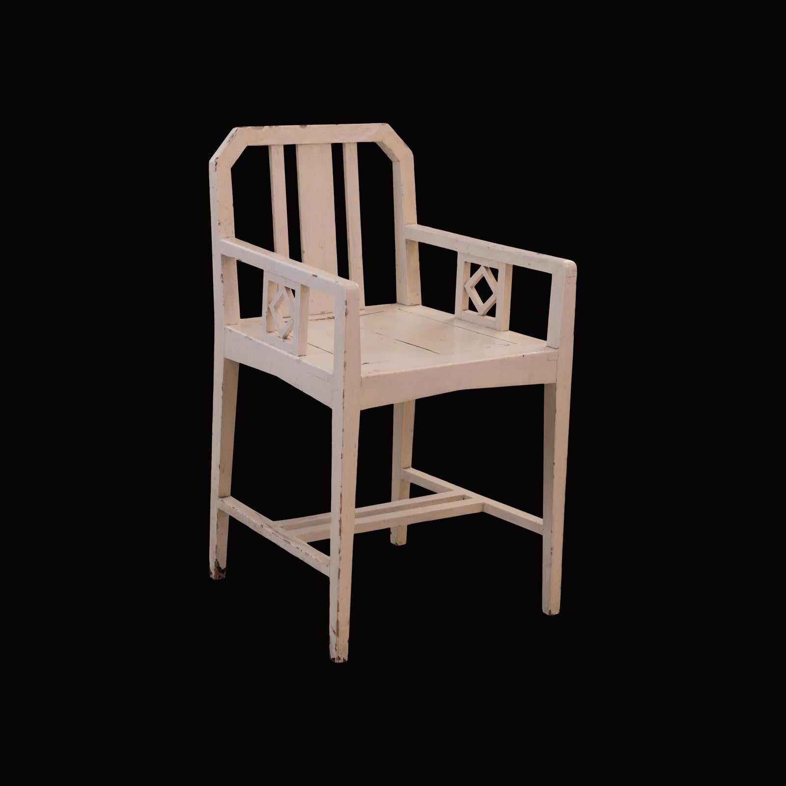 Una poltrona con il vocabolario del design utilizzato da Kolo Moser e Josef Hoffmann nei loro primi lavori a partire dal 1901.