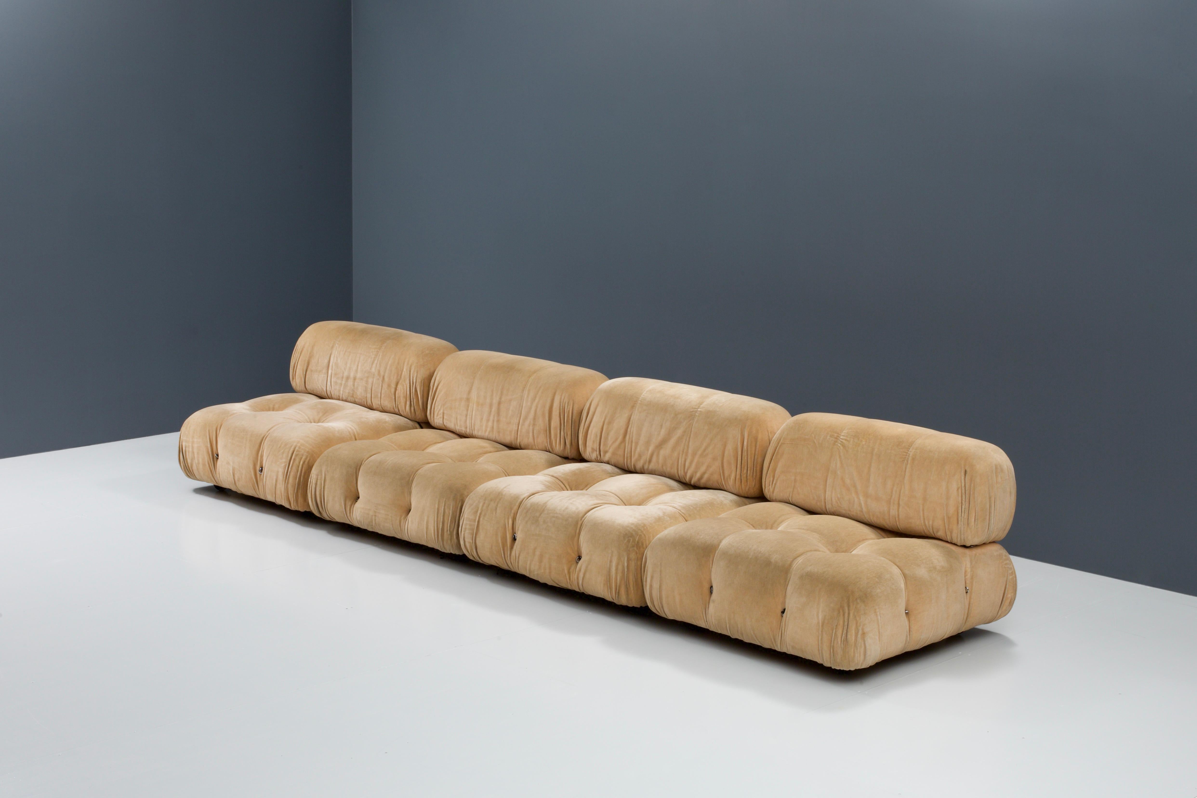 Four large Camaleonda modules with backrest by Mario Bellini for B&B Italia in original velvet Champagne colored upholstery, 1970s

The sofa is very comfortable and the fact that this wonderful piece is modular, provides endless flexible solutions