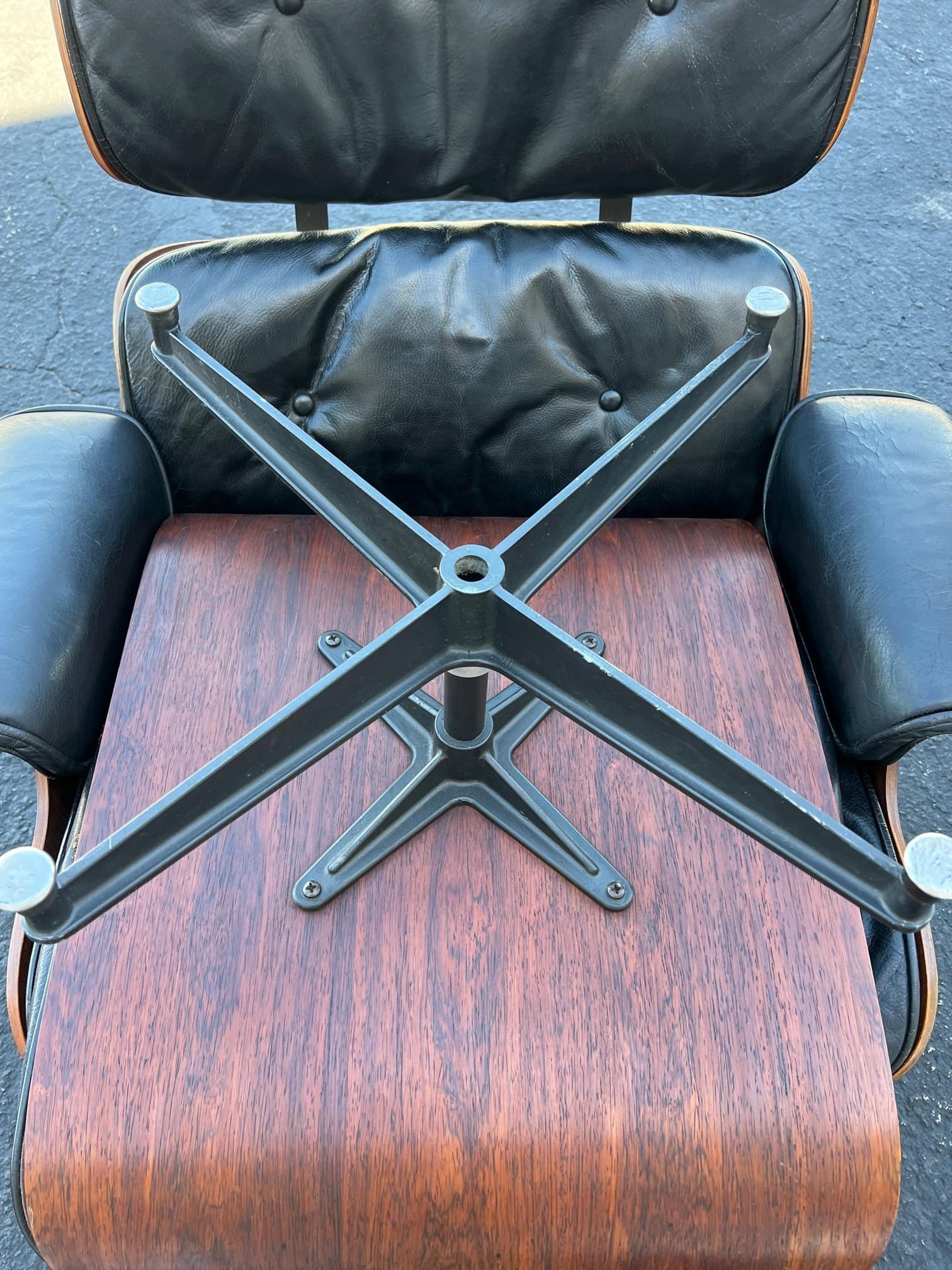 Original Charles Eames Herman Miller Lounge Chair and Ottoman 1959 For Sale 1