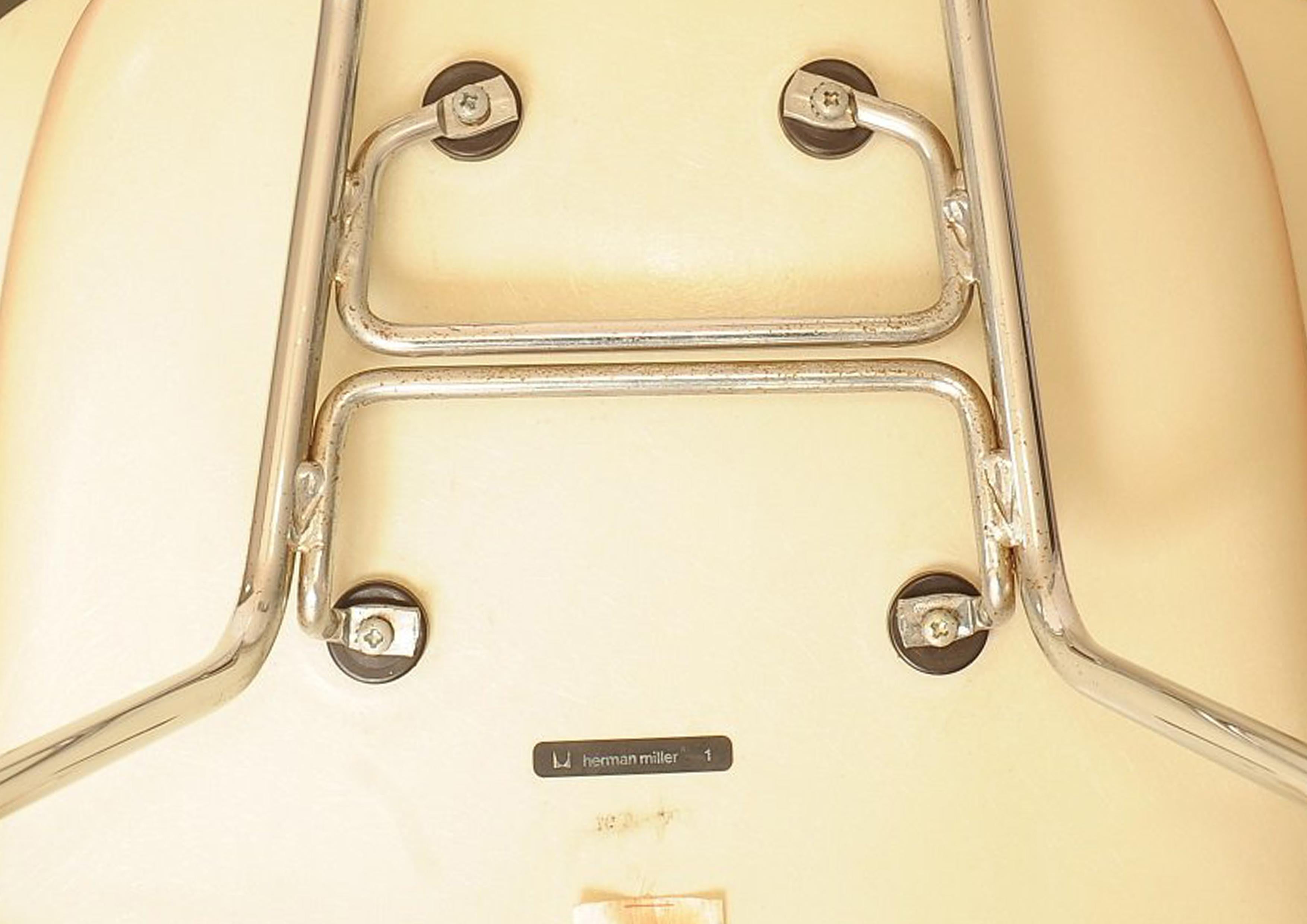XX secolo Una sedia originale Charles and Ray Eames per Herman Miller DAX degli anni '70, con etichetta in vendita