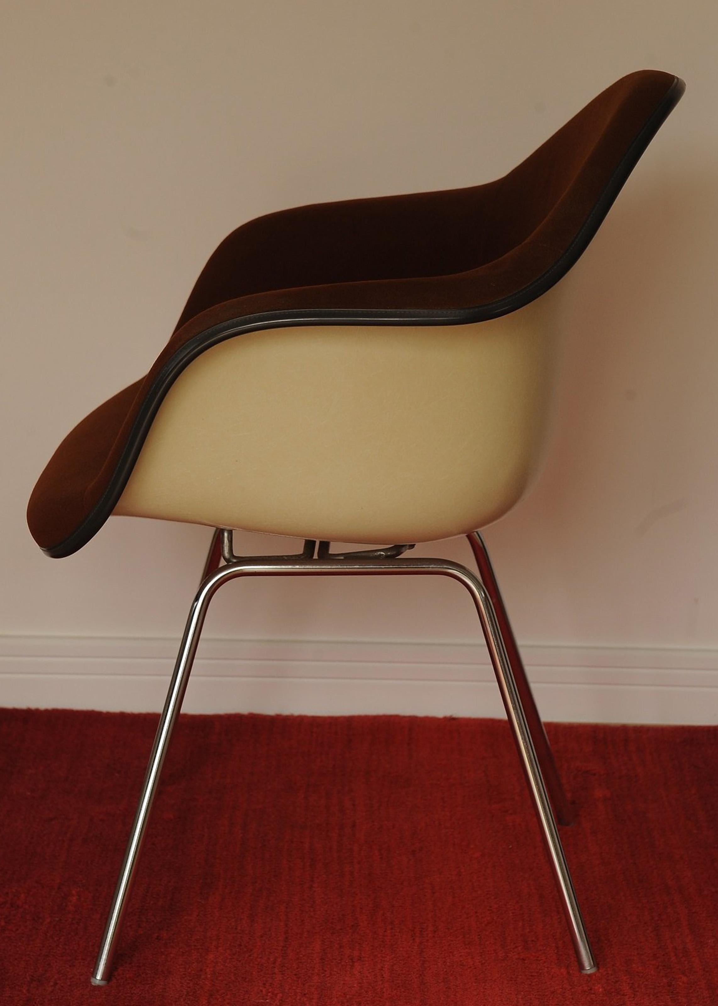 Original Iconic Mid Century Modern Charles & Ray Eames for Herman Miller DAX Chair Branding Under Chair 
Used for a desk or study, office chair or lounge 

Brand: Herman Miller I Designers: Charles & Ray Eames (Brand sticker underneath) Era: