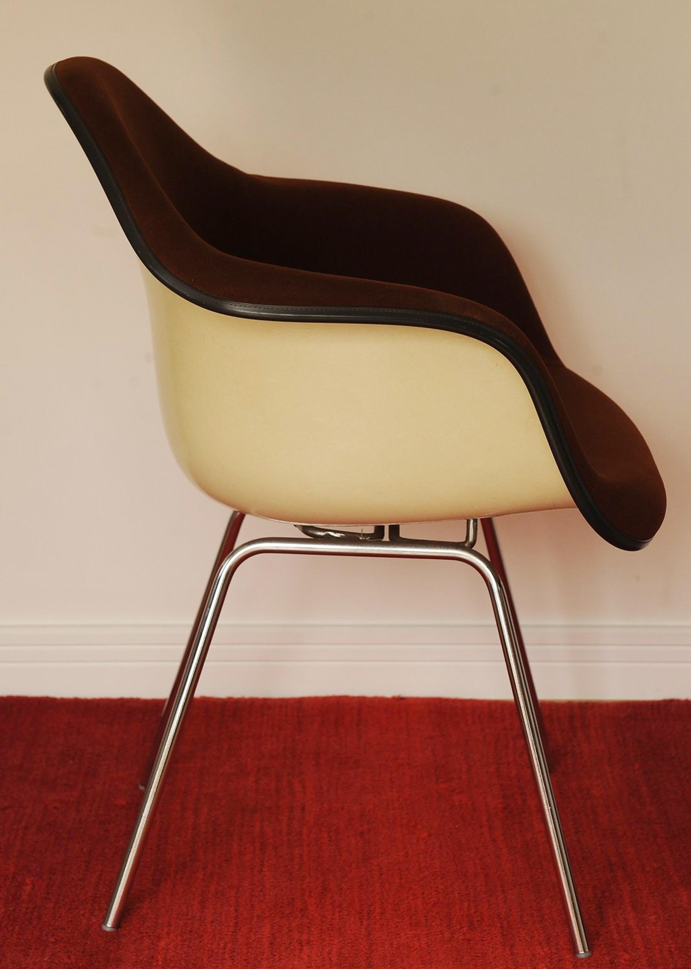 Mid-Century Modern Original Mid Century Charles & Ray Eames for Herman Miller DAX Chair Labelled For Sale