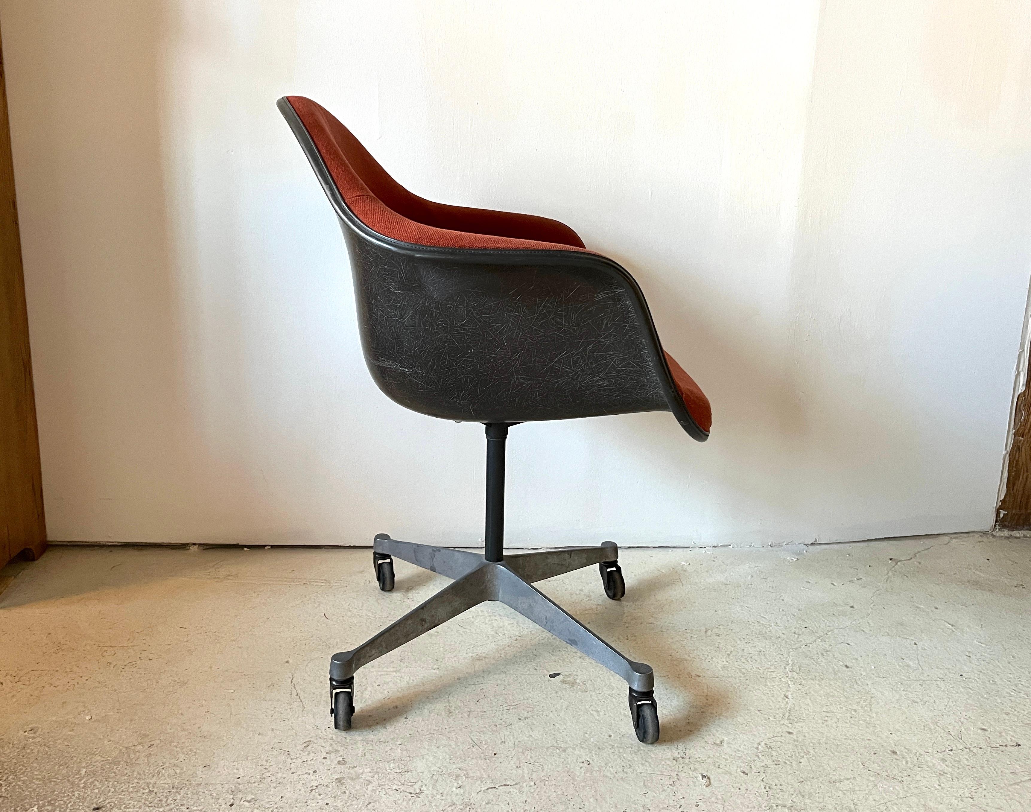 American Original Charles & Ray Eames Herman Miller Upholstered Fiberglass Arm Chair For Sale