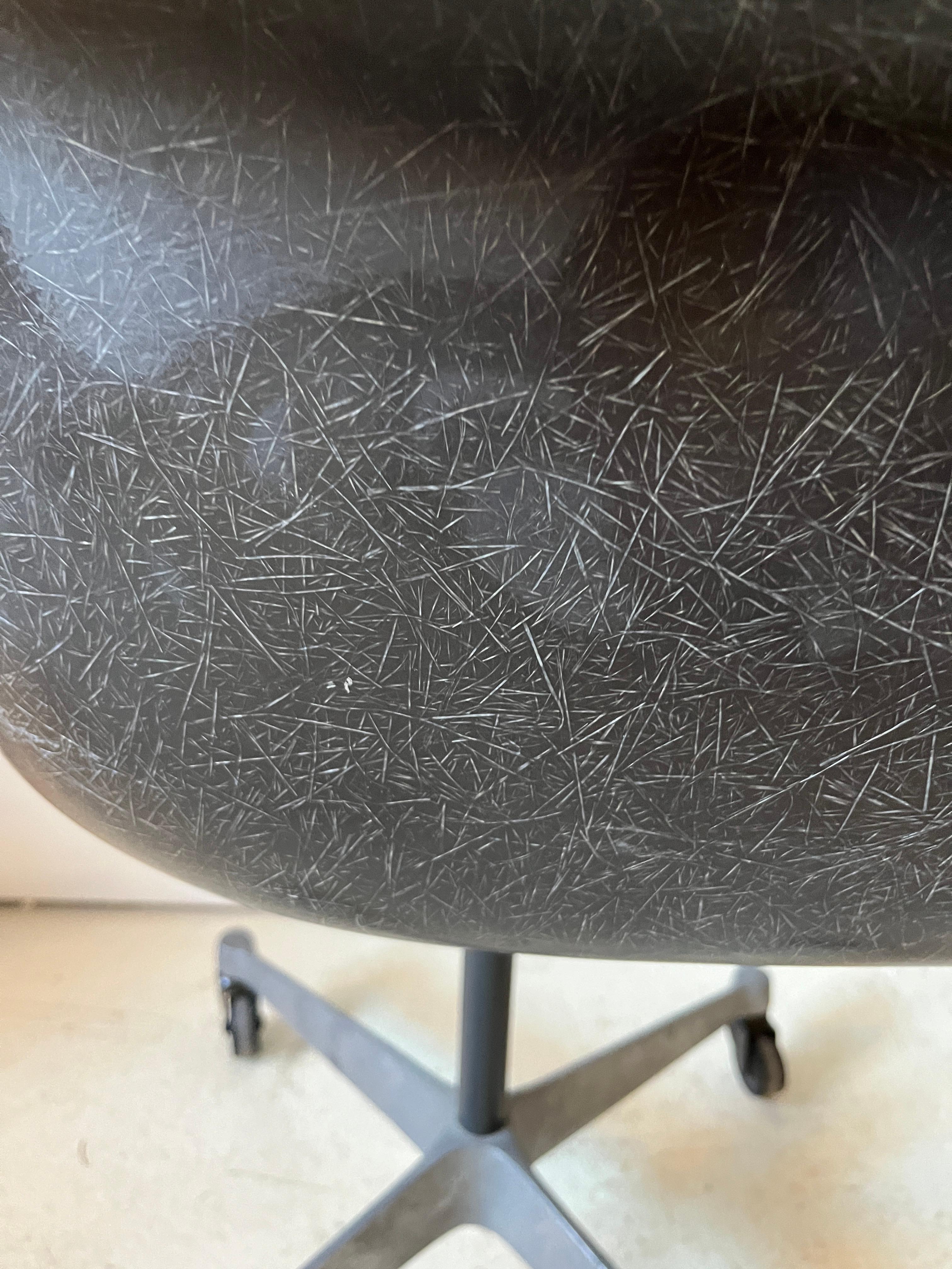 Original Charles & Ray Eames Herman Miller Upholstered Fiberglass Arm Chair For Sale 2