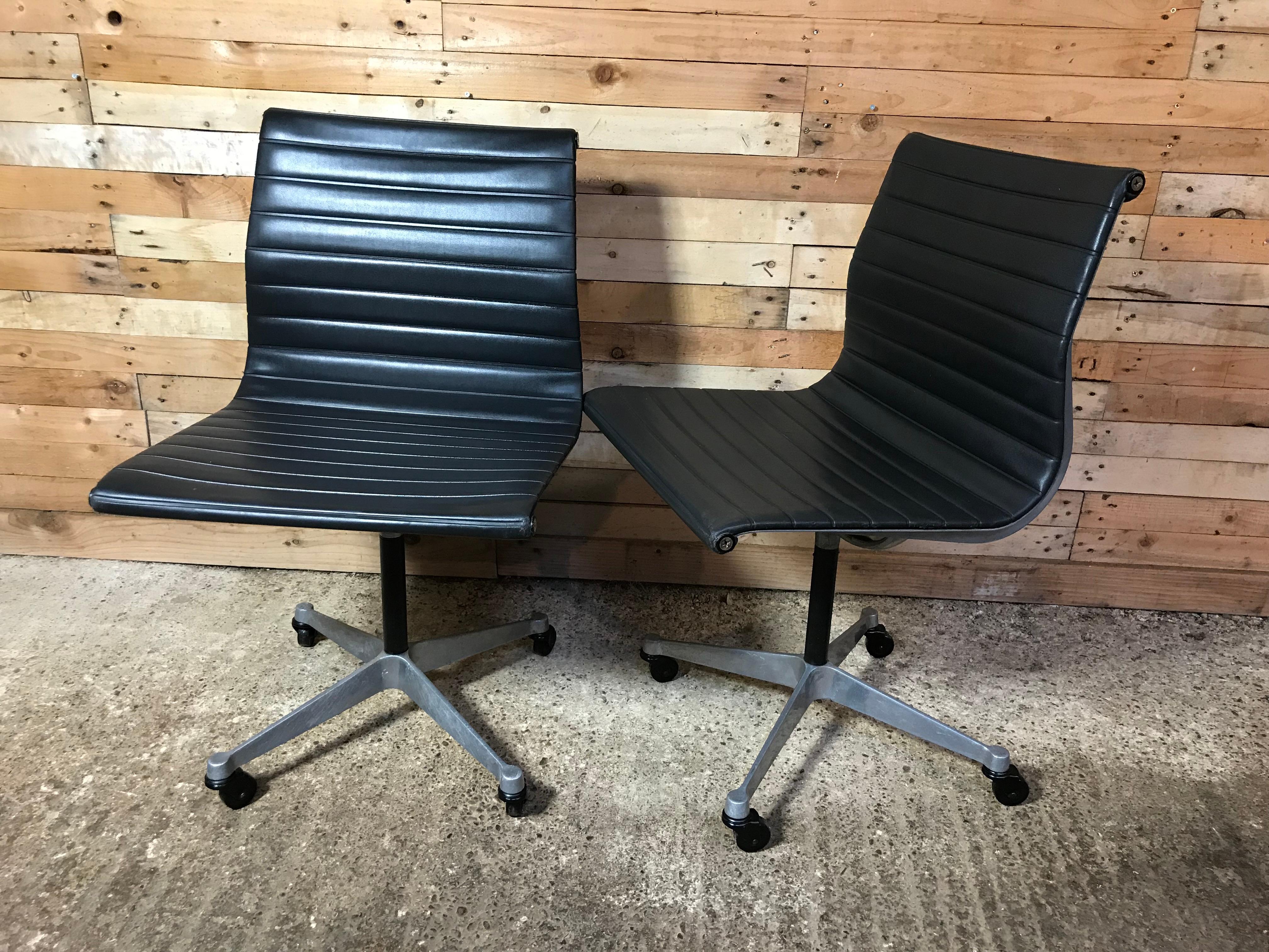 This stunning cast aluminum framed chair (Aluminum Group, Model No EA 105, 1958) Designed by Charles & Ray Eames, 
This is not a copy but an original from 1958 when the chair was first sold / produced. 
The chair is in good vintage condition, this