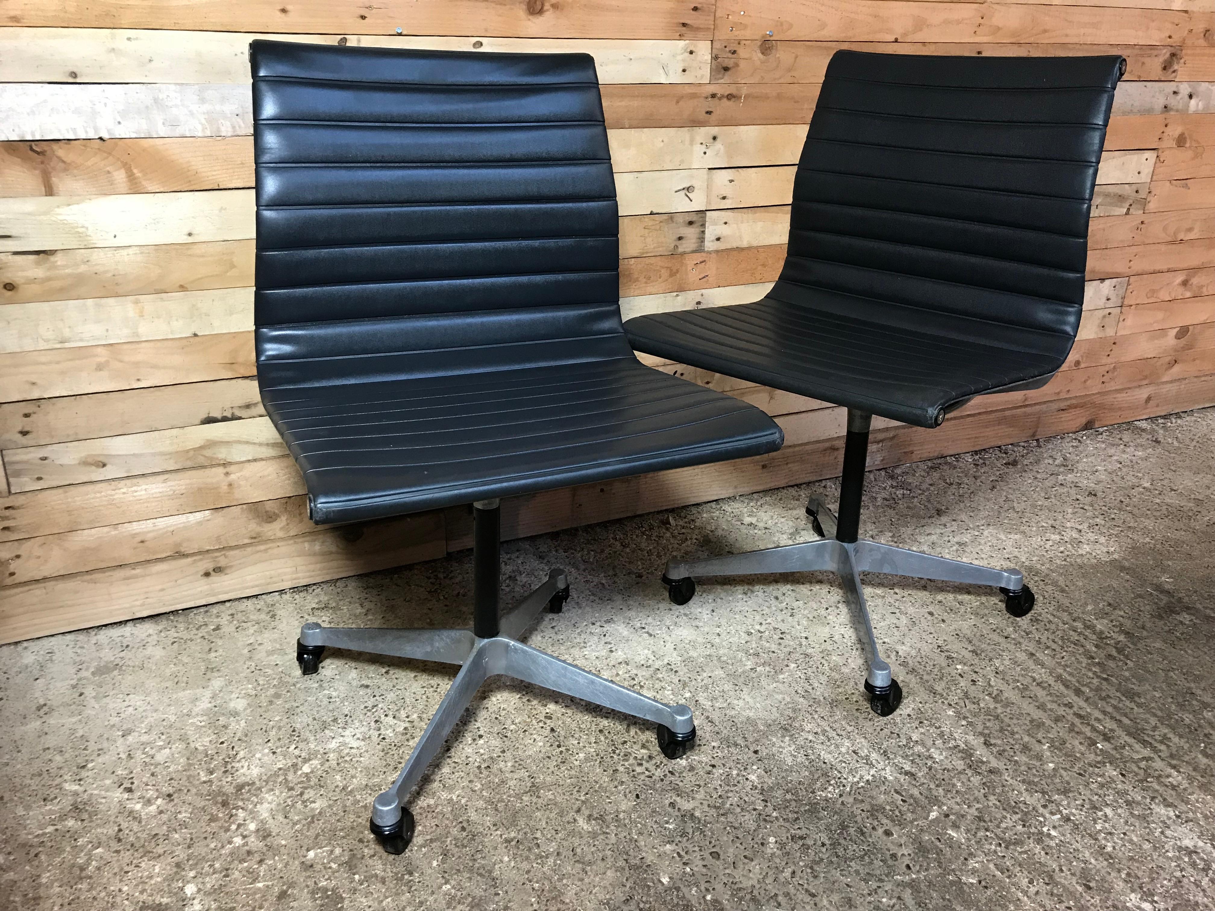 Original Charles & Ray Eames / Miller Drehstuhl auf Rädern Modell EA 105, 1958 (Moderne der Mitte des Jahrhunderts) im Angebot