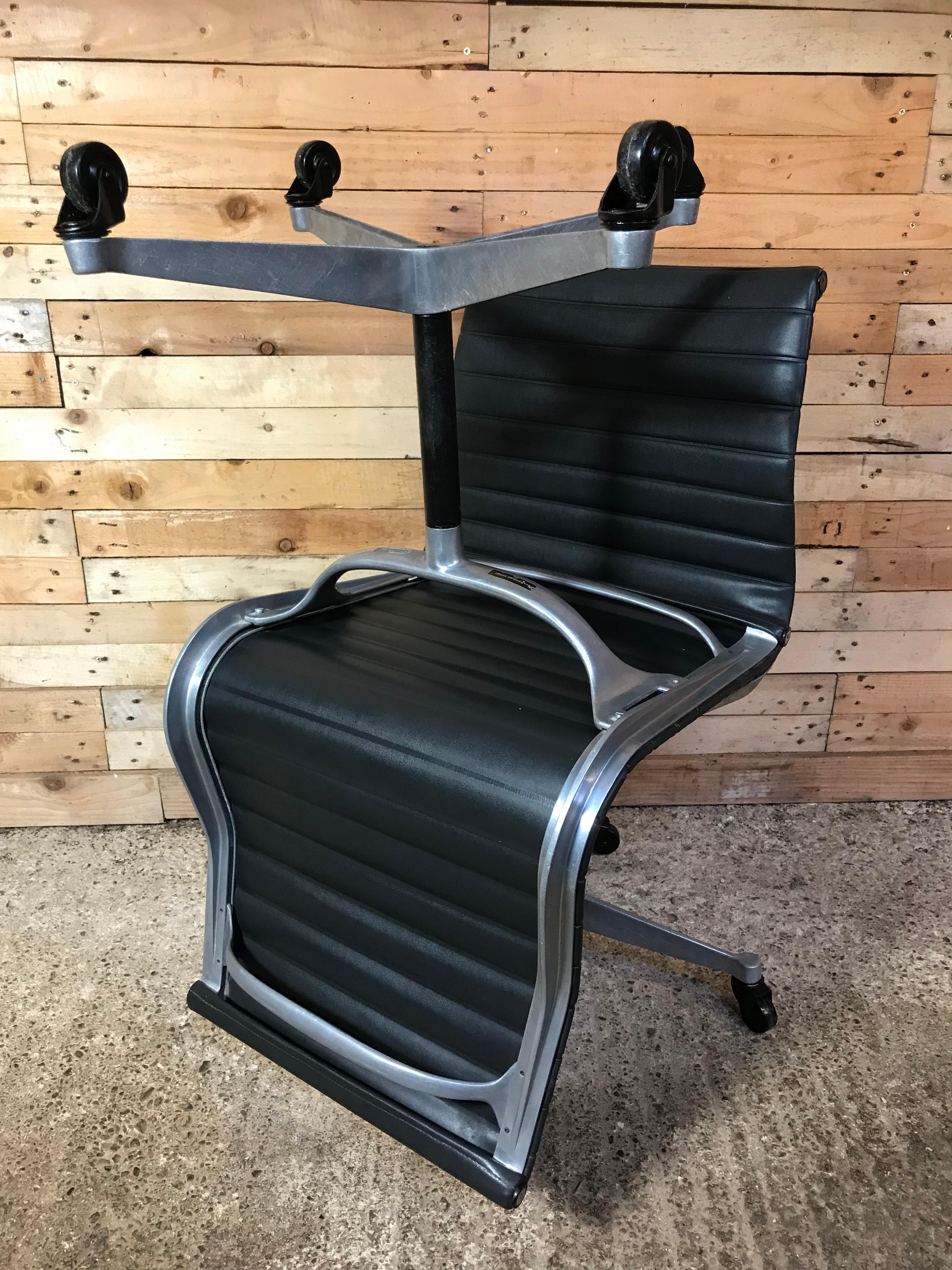 Original Charles & Ray Eames / Miller Swivel Chair on Wheels Model EA 105, 1958 For Sale 2