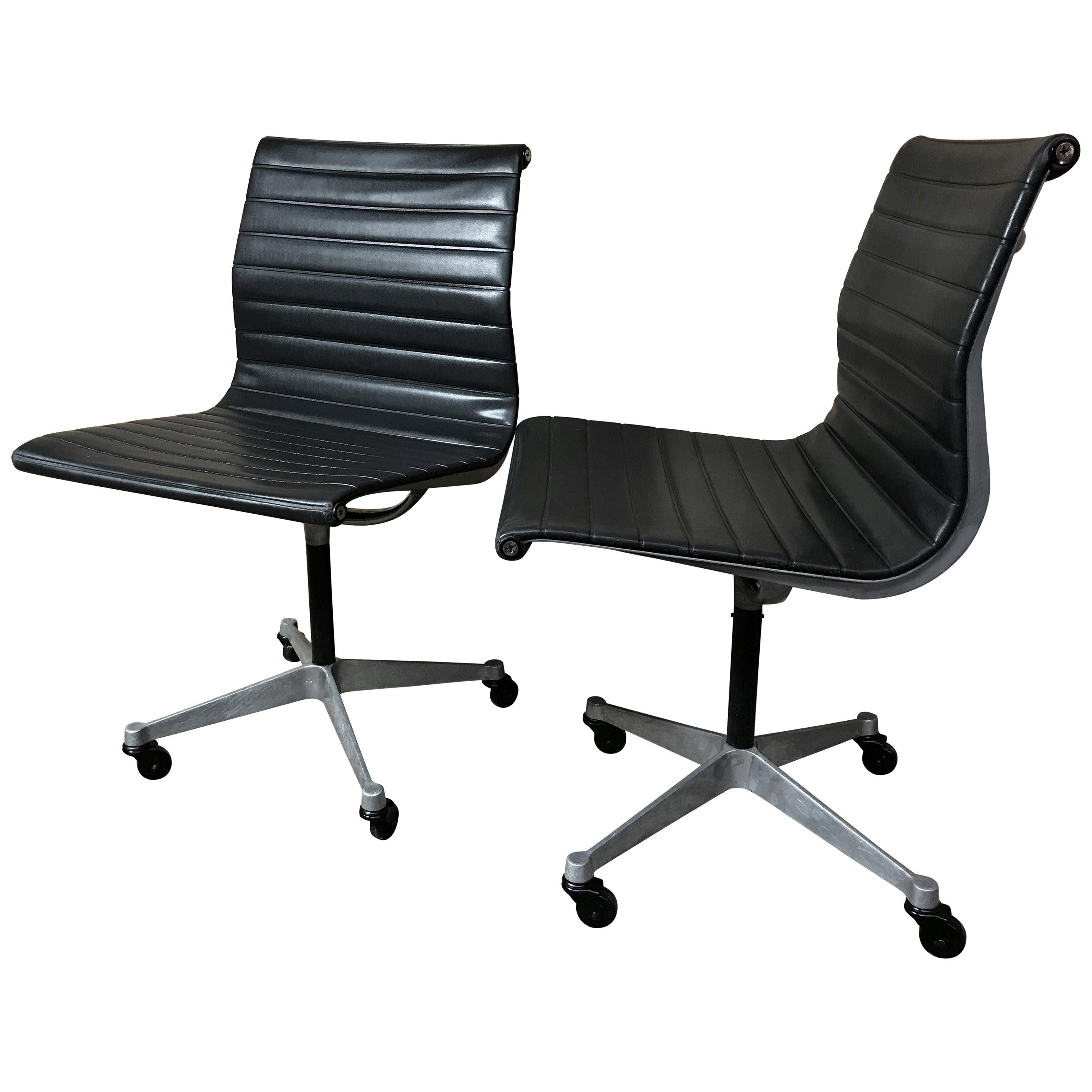 Original 1958 - Charles & Ray Eames / Miller Swivel Chair on Wheels Model EA 105