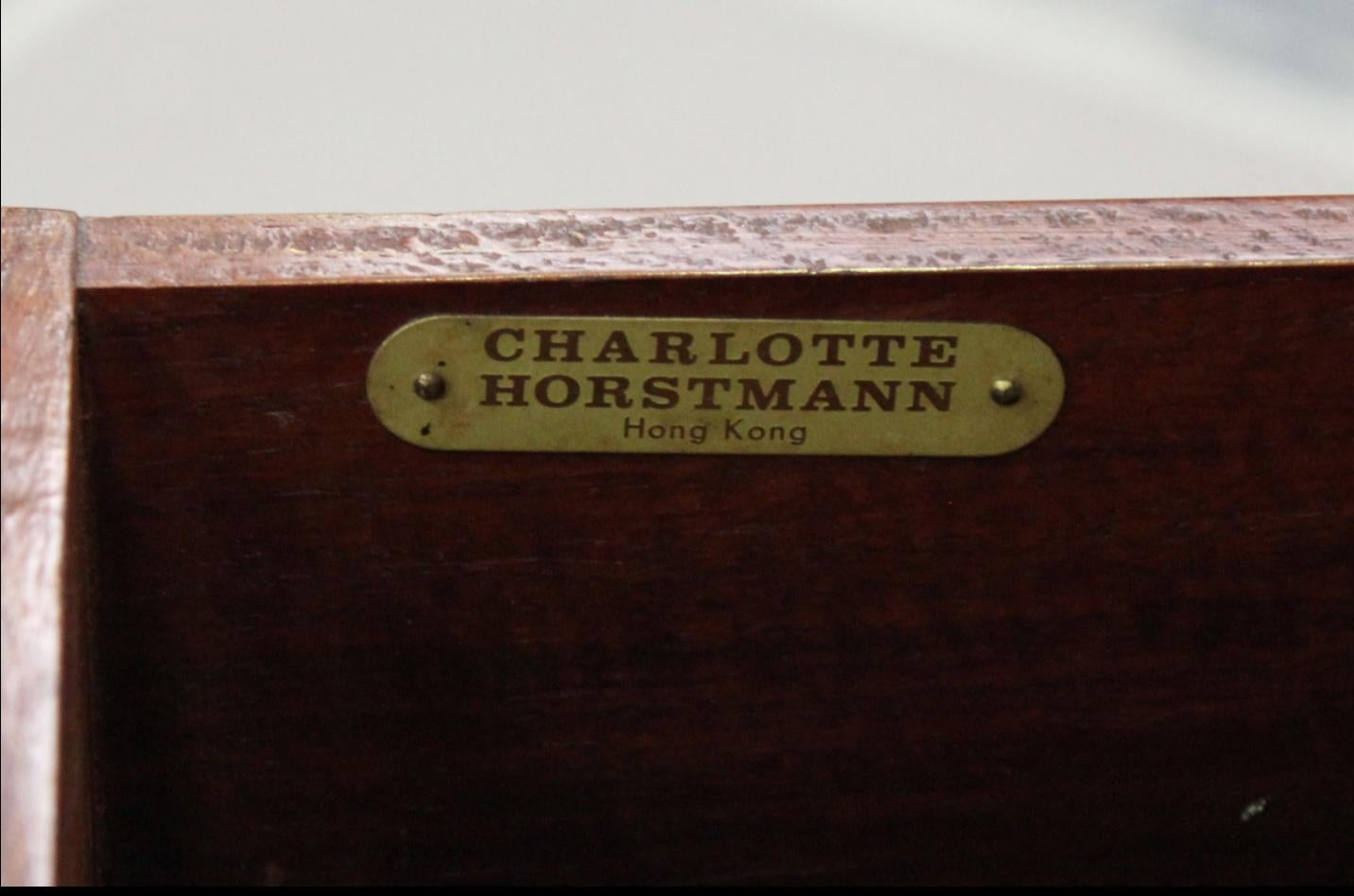 We are delighted to offer for sale this very rare and highly collectable Charlotte Horstmann of Hong Kong mahogany Military campaign chest of drawers / secretaire desk with huge oversize brass handles

A very rare and highly collectable piece from