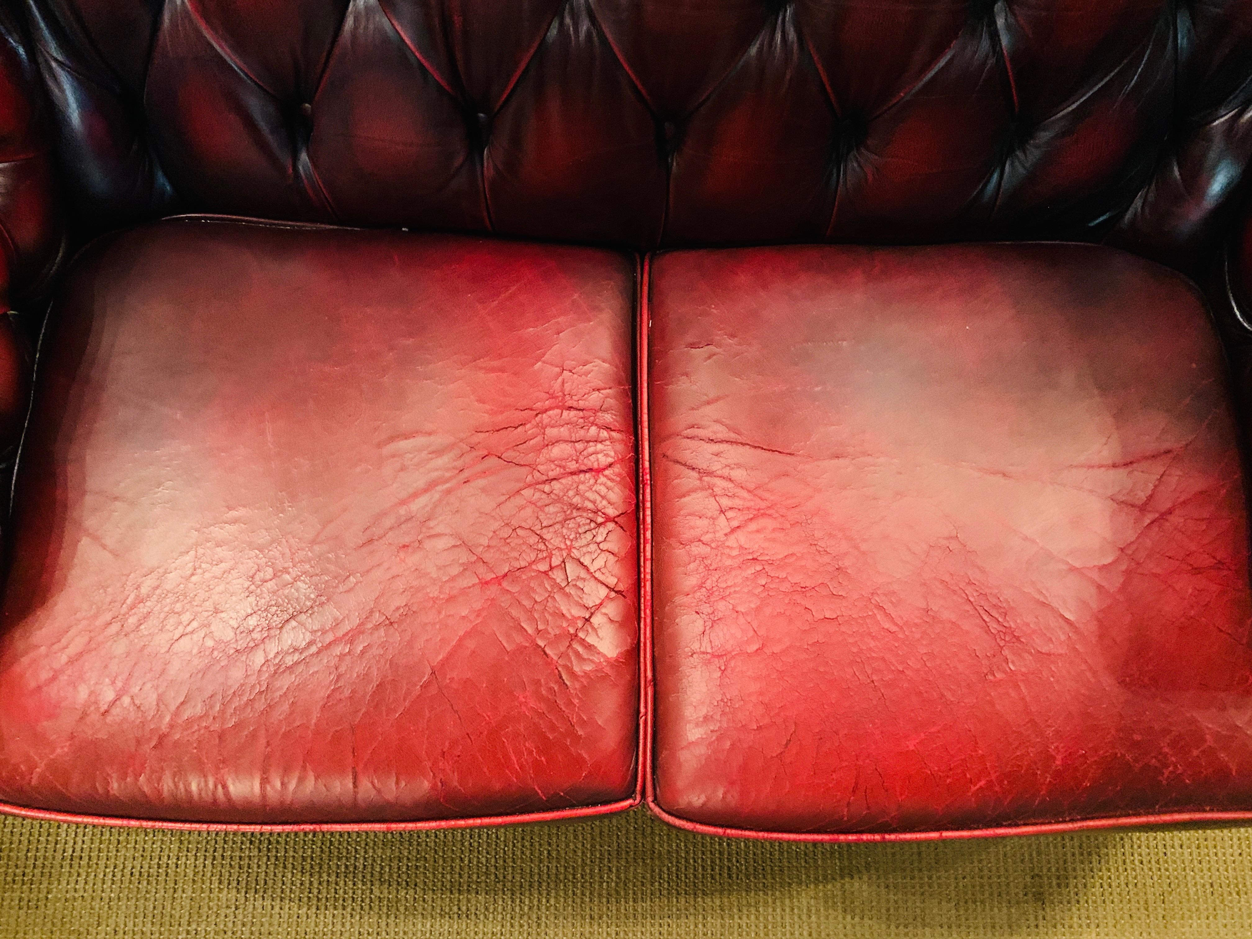 Original Chesterfield 2-Seat Sofa Kent Modell, Brand by Centurion in Bordeaux 3