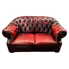 Original Chesterfield 2-Seat Sofa Kent Modell, Brand by Centurion in Bordeaux