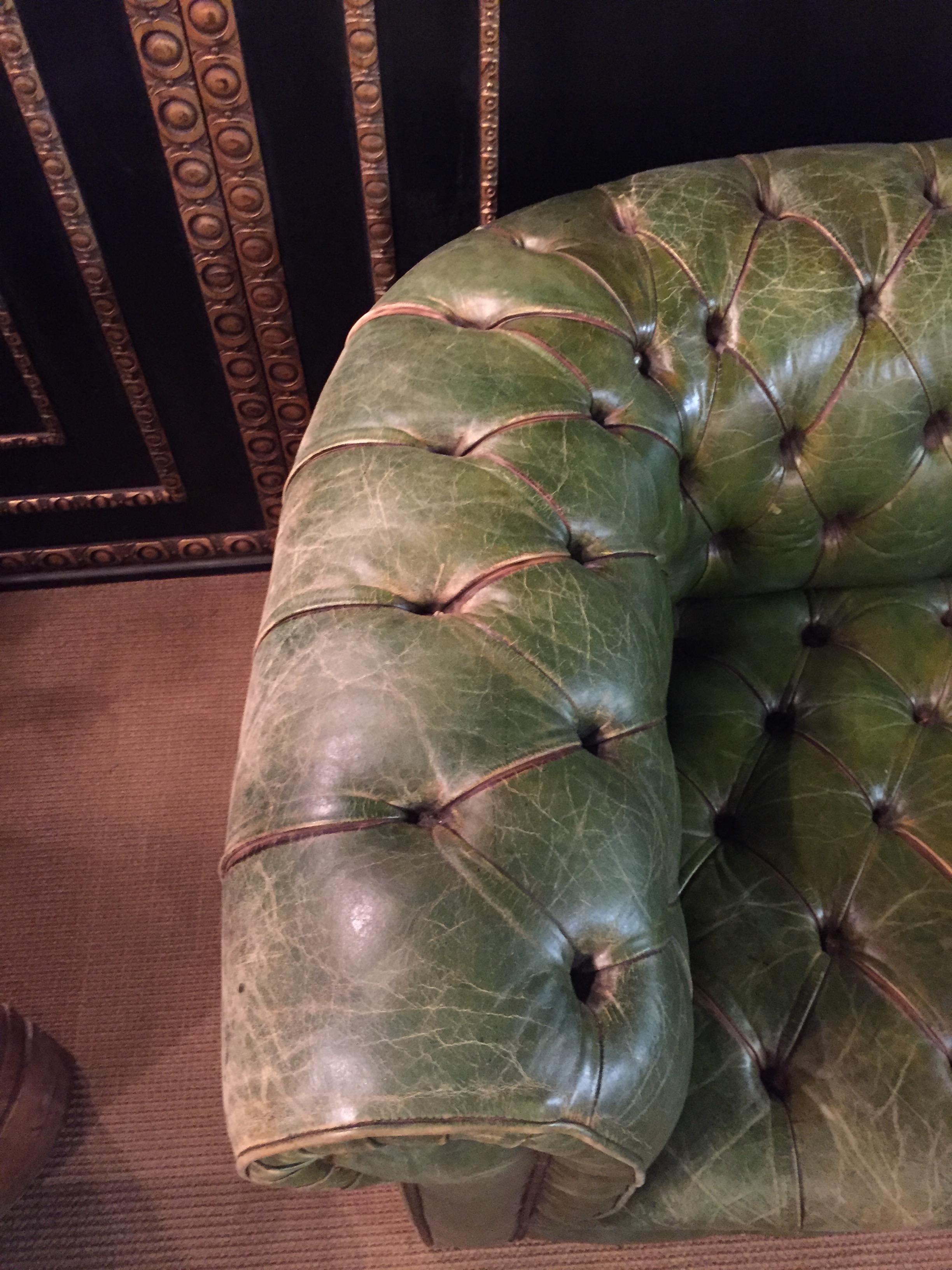 Original Chesterfield Set Big Sofa and 2 Armchairs in Faded Green from 1978 In Good Condition In Berlin, DE