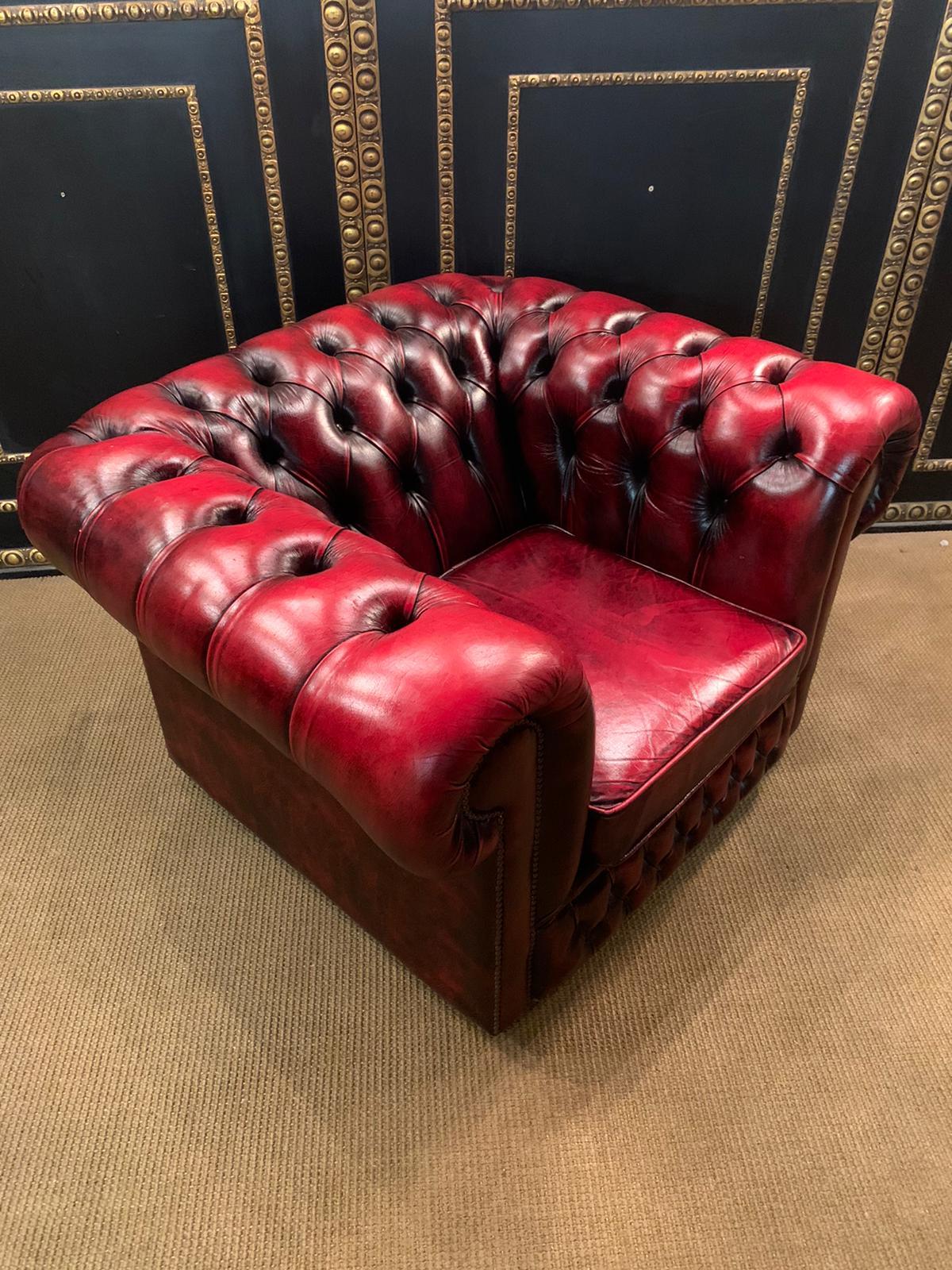 Original Chesterfield Set Three-Seat Sofa and 2 Armchairs in Bordeaux 10