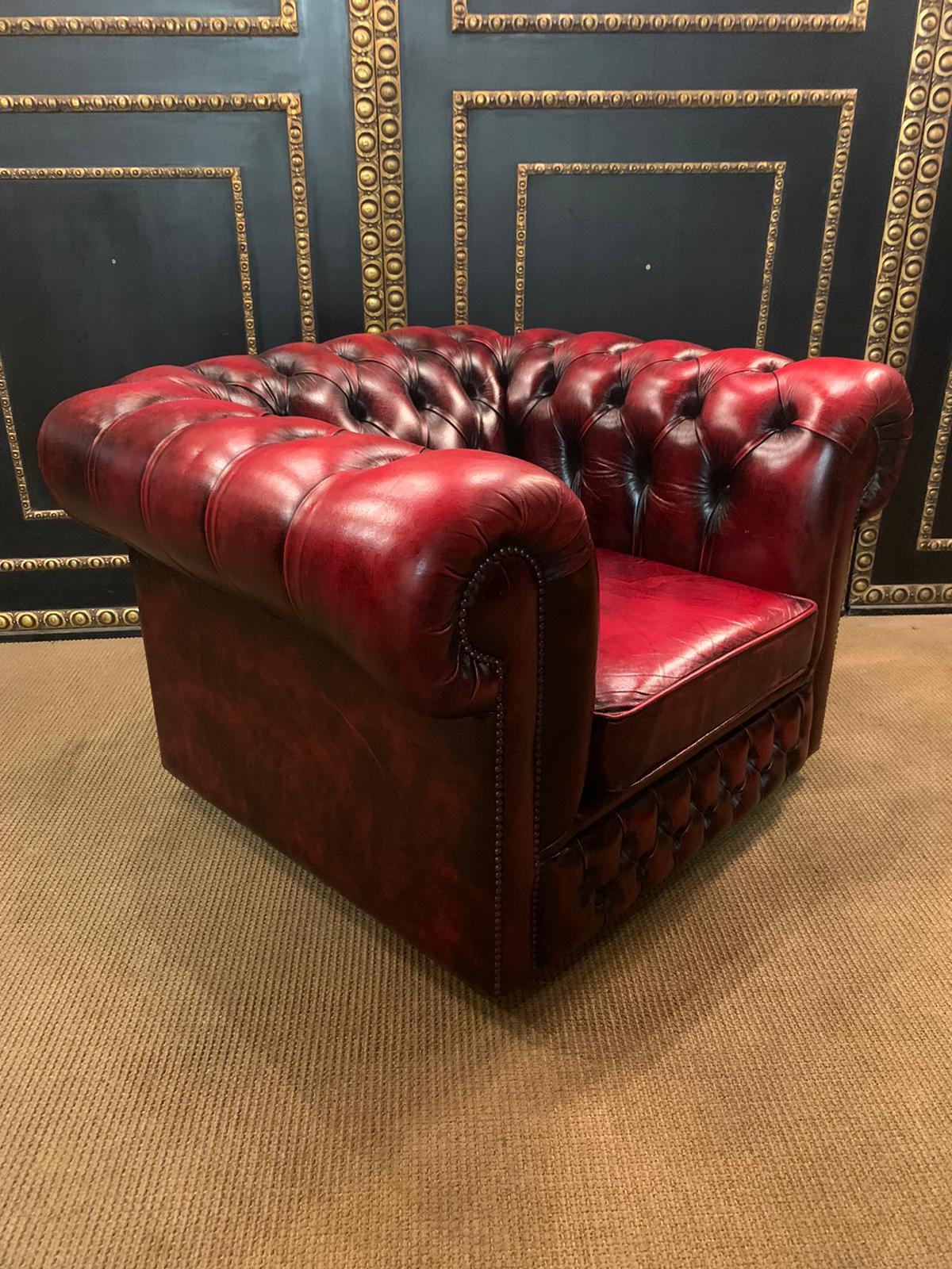 Original Chesterfield Set Three-Seat Sofa and 2 Armchairs in Bordeaux 12