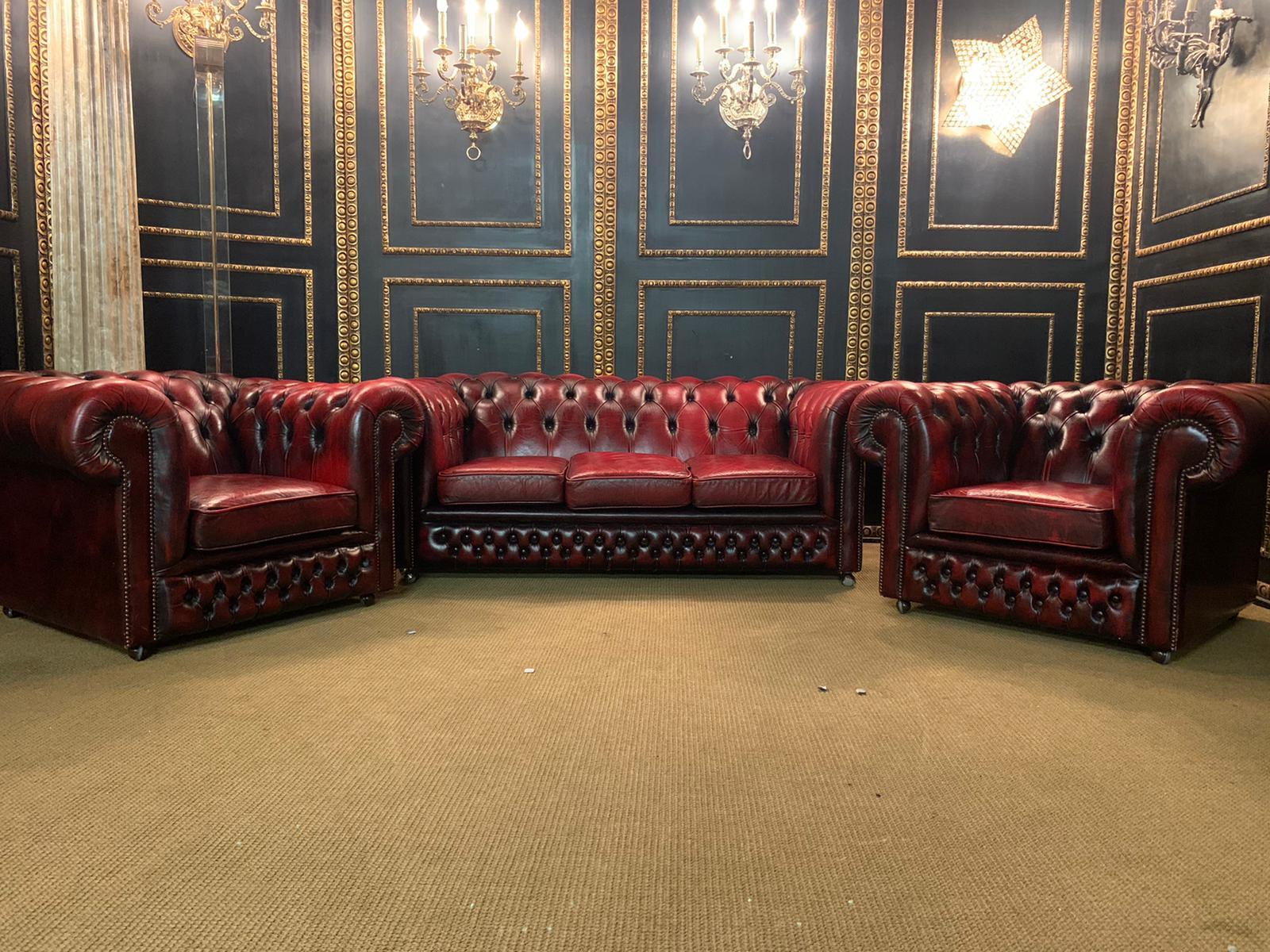 Original old Chesterfield set, quilted back strong leather.
Color is faded red braun Bordeaux,
seats are with classic laced feather floor. Fantastic condition vintage, no cracks unique patina. Do not miss this unique opportunity.
The armchairs