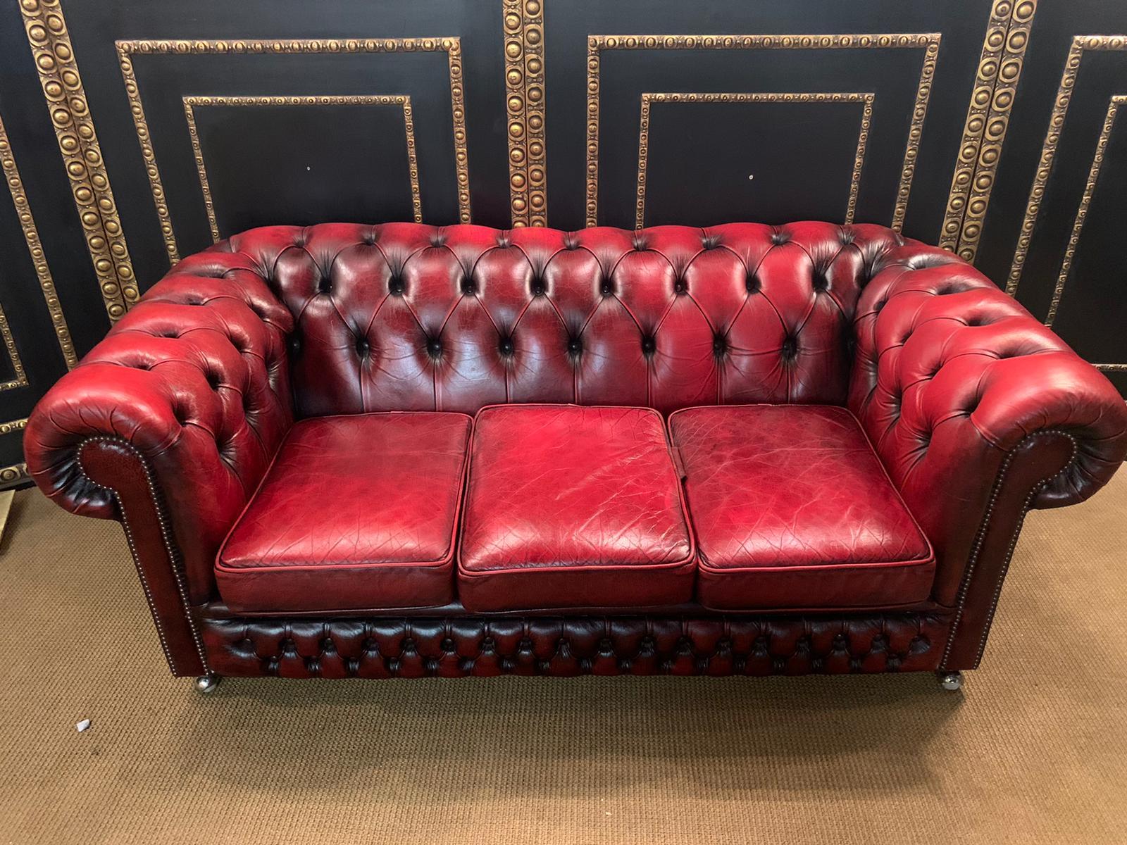 English Original Chesterfield Set Three-Seat Sofa and 2 Armchairs in Bordeaux