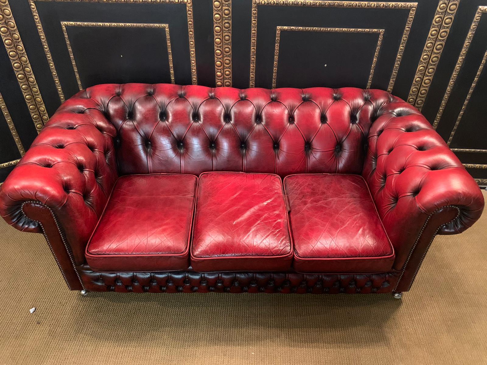 20th Century Original Chesterfield Set Three-Seat Sofa and 2 Armchairs in Bordeaux