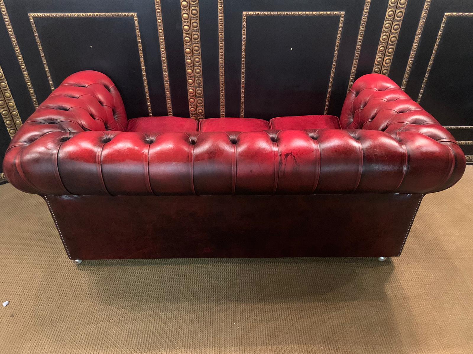 Original Chesterfield Set Three-Seat Sofa and 2 Armchairs in Bordeaux 3