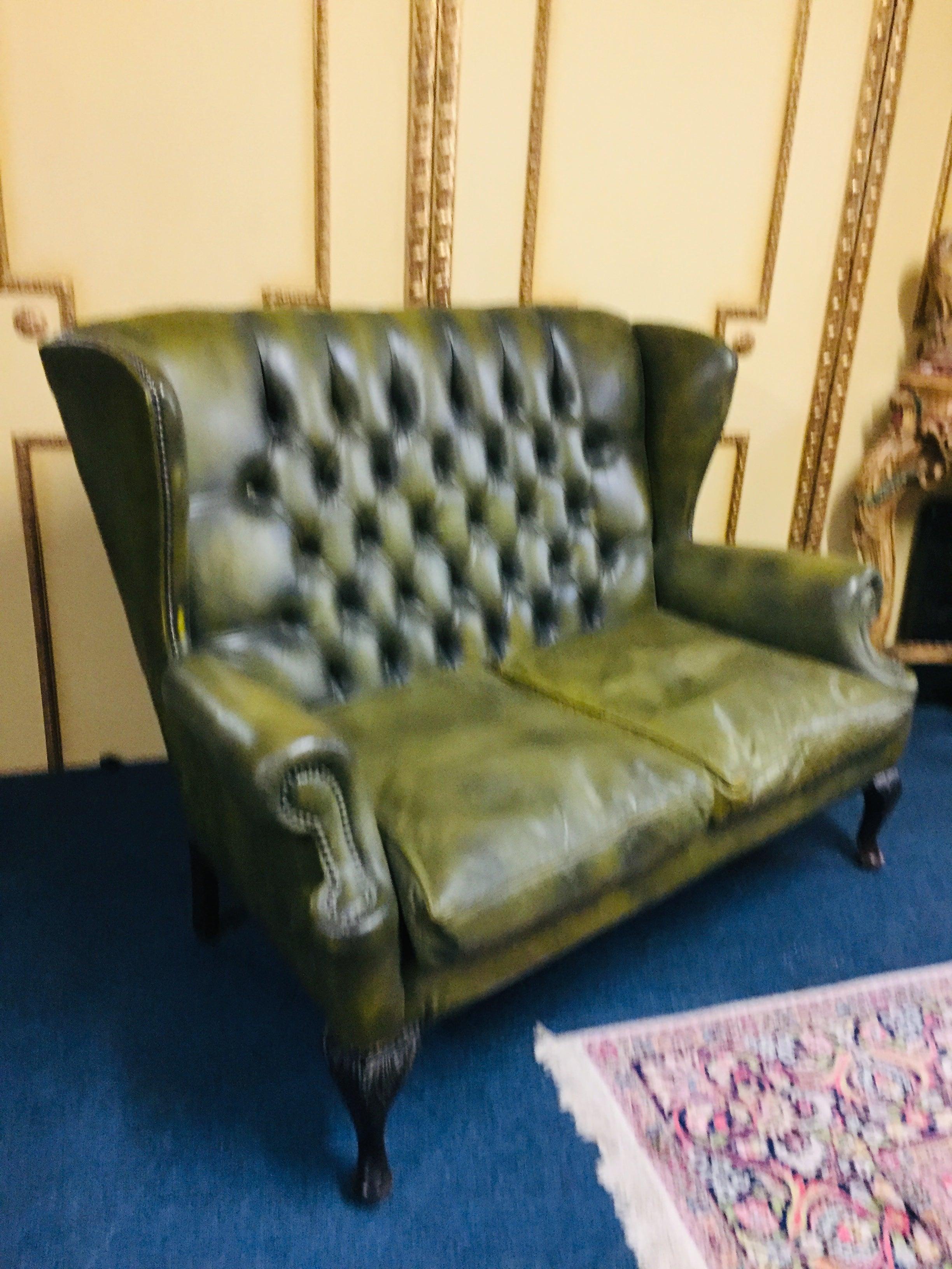 Original Chesterfield Sofa Queen Ann Modell in Green 4