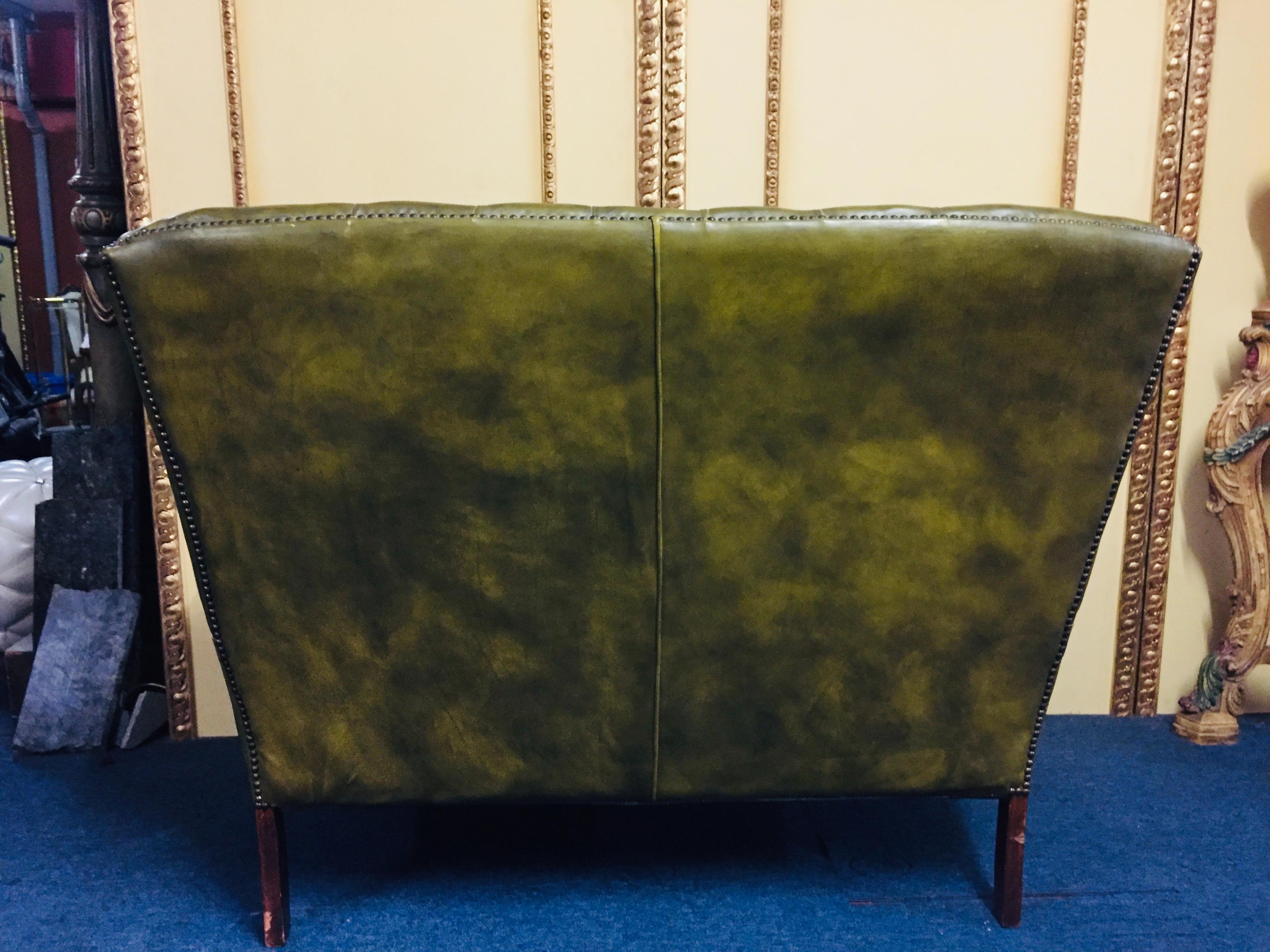 Original Chesterfield Sofa Queen Ann Modell in Green 6