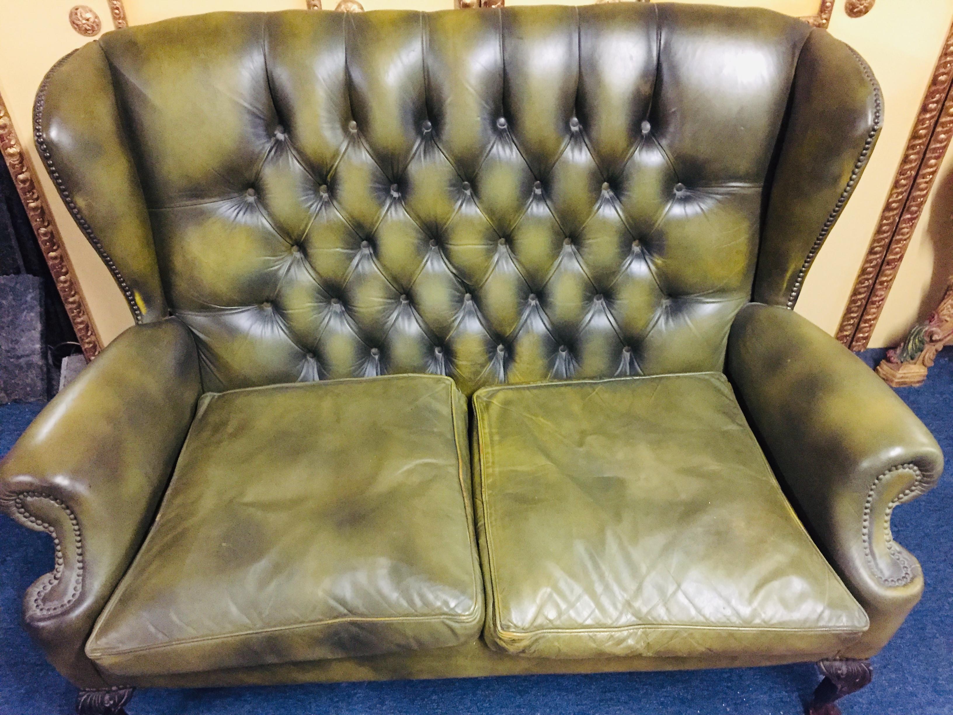 English Original Chesterfield Sofa Queen Ann Modell in Green