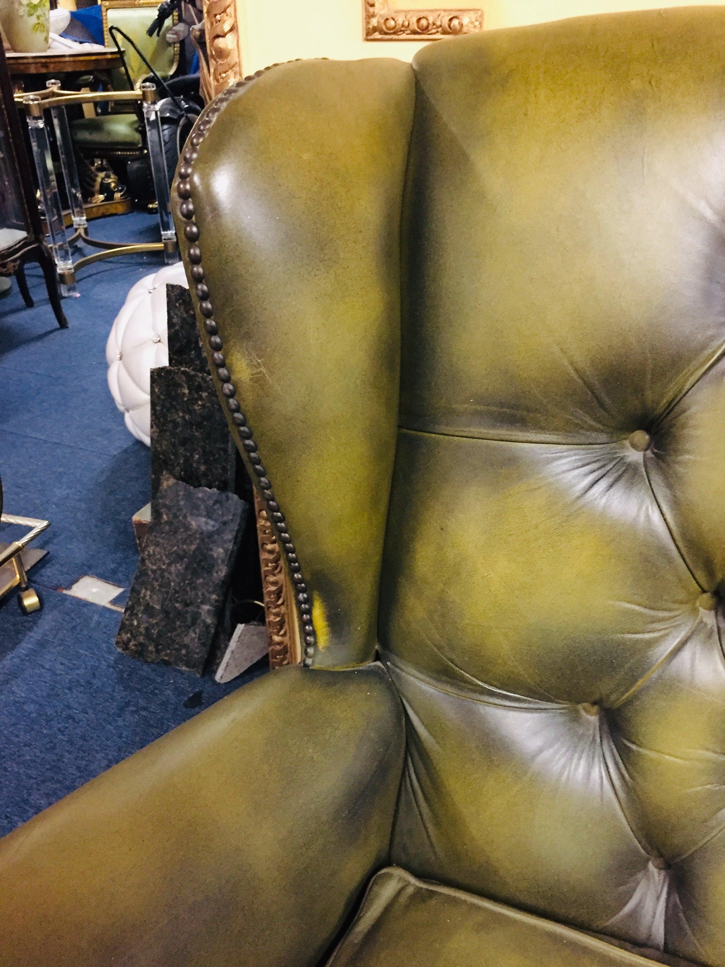 Original Chesterfield Sofa Queen Ann Modell in Green In Good Condition In Berlin, DE