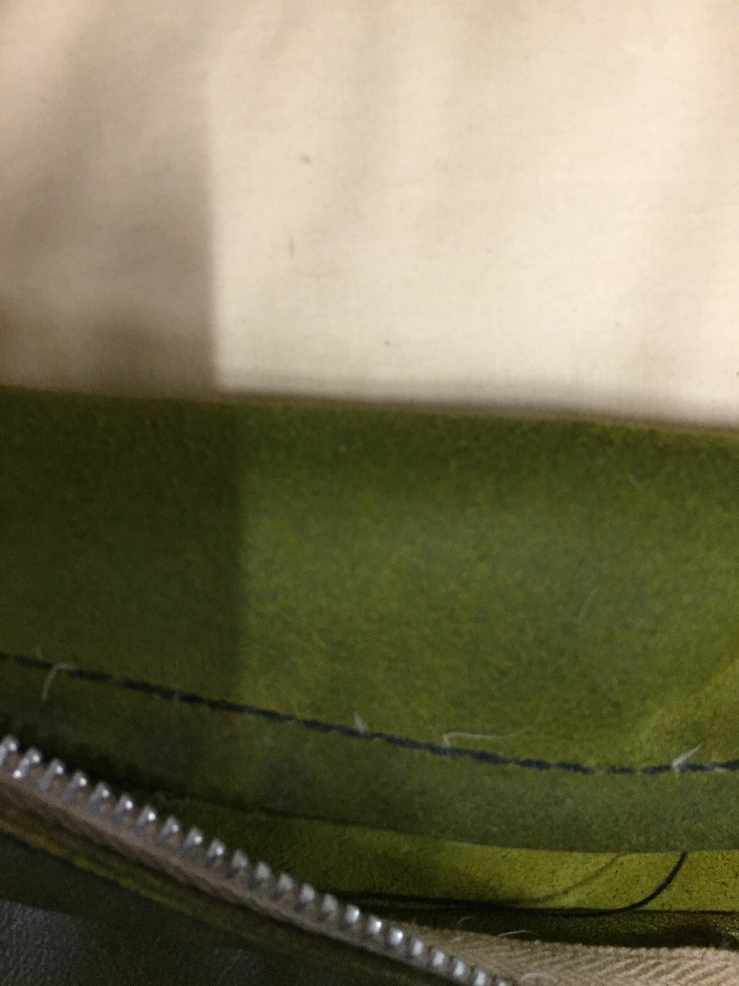 Original Chesterfield Sofa Queen Ann Modell in Green 3
