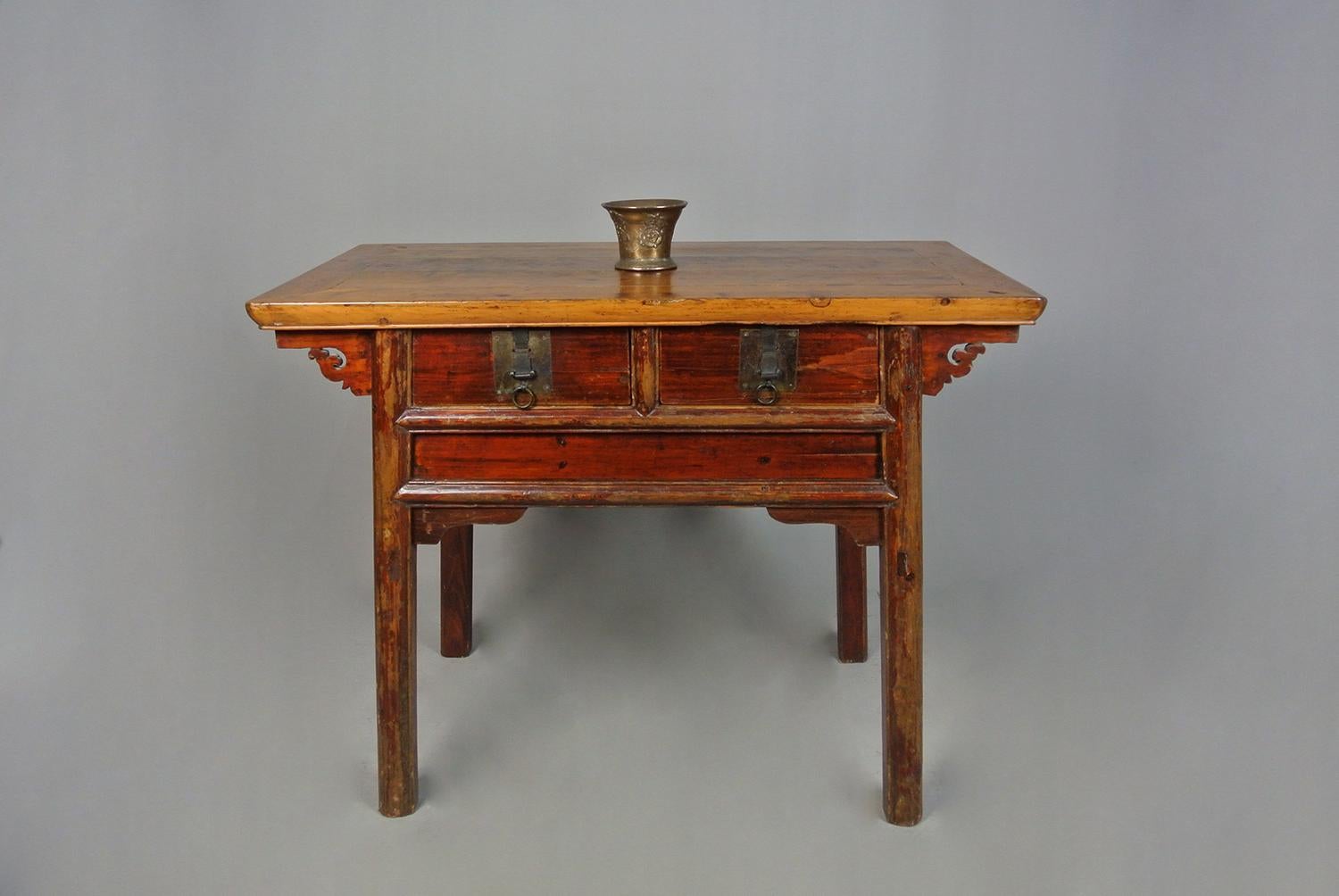Original Chinese Elm and Bronze Lowboy Altar Table c. 1830 In Good Condition For Sale In Heathfield, GB