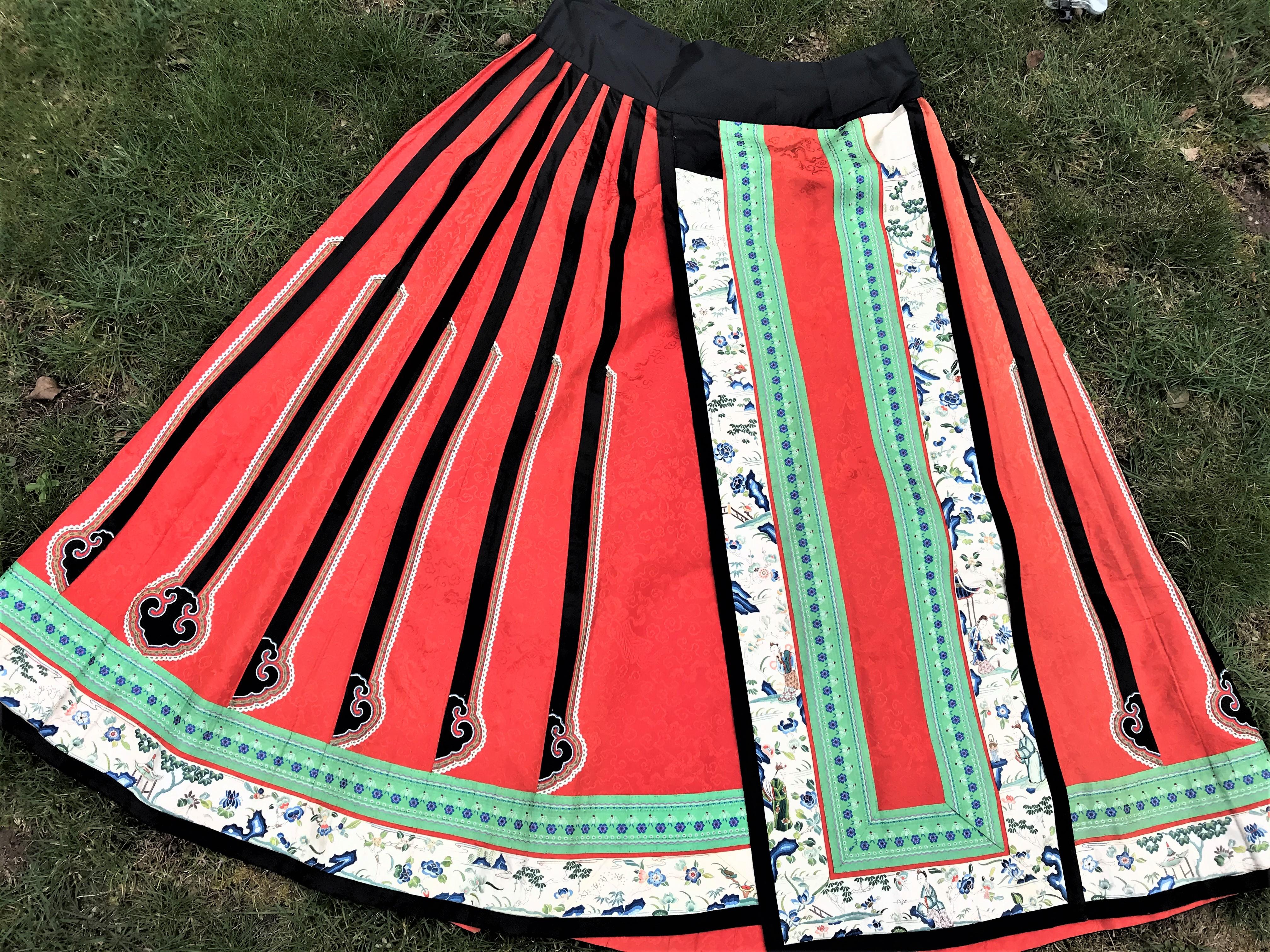 Original Chinese silk skirt size 40/42  In Good Condition In Stuttgart, DE