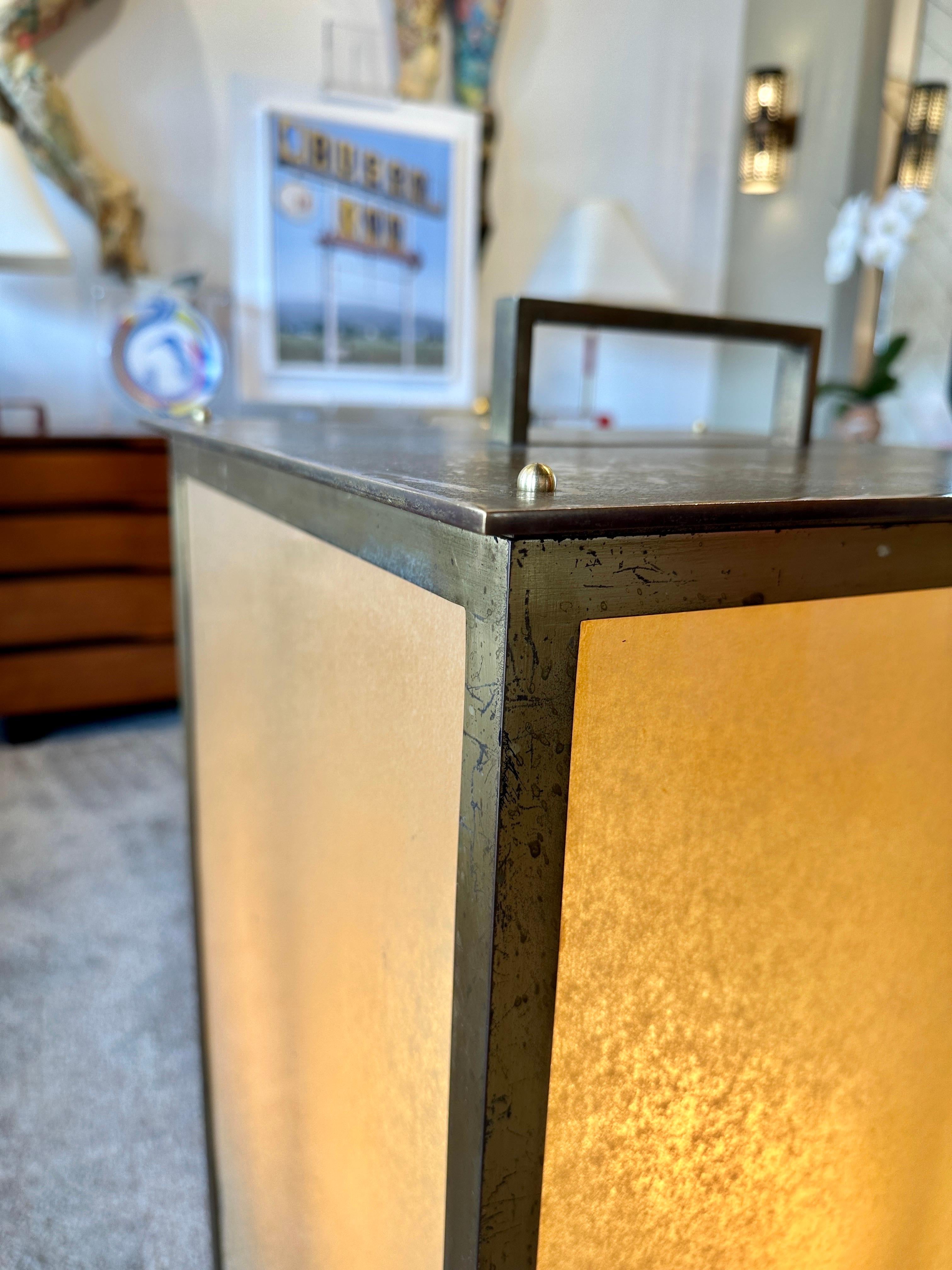 Originale Christian Liaigre Bronze-Laterne im japanischen Stil aus dem Mercer Hotel im Zustand „Gut“ im Angebot in East Hampton, NY
