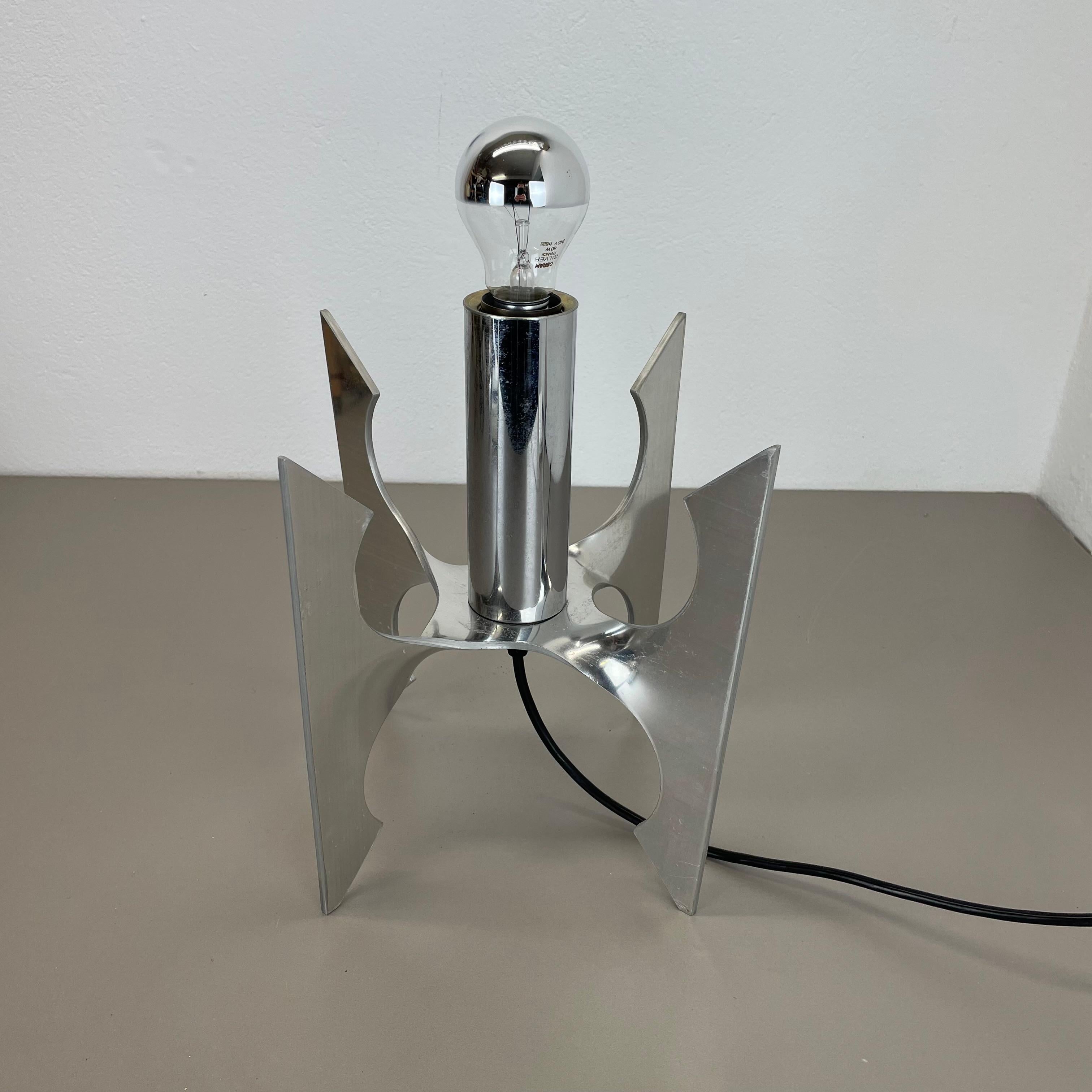 Original-Tischleuchte aus Chrom-Aluminium von Motoko Ishi für STAFF Leuchten, 1970er Jahre (Moderne der Mitte des Jahrhunderts) im Angebot