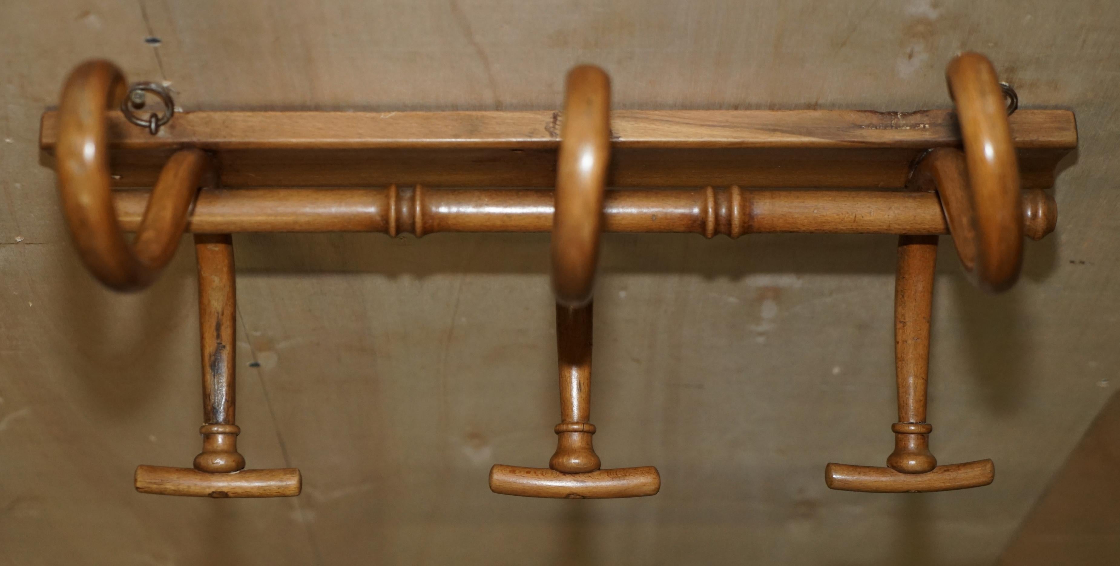 Perchero original de madera curvada Thonet de hacia 1900 Artesanía exquisita Hay que verlo en venta 11