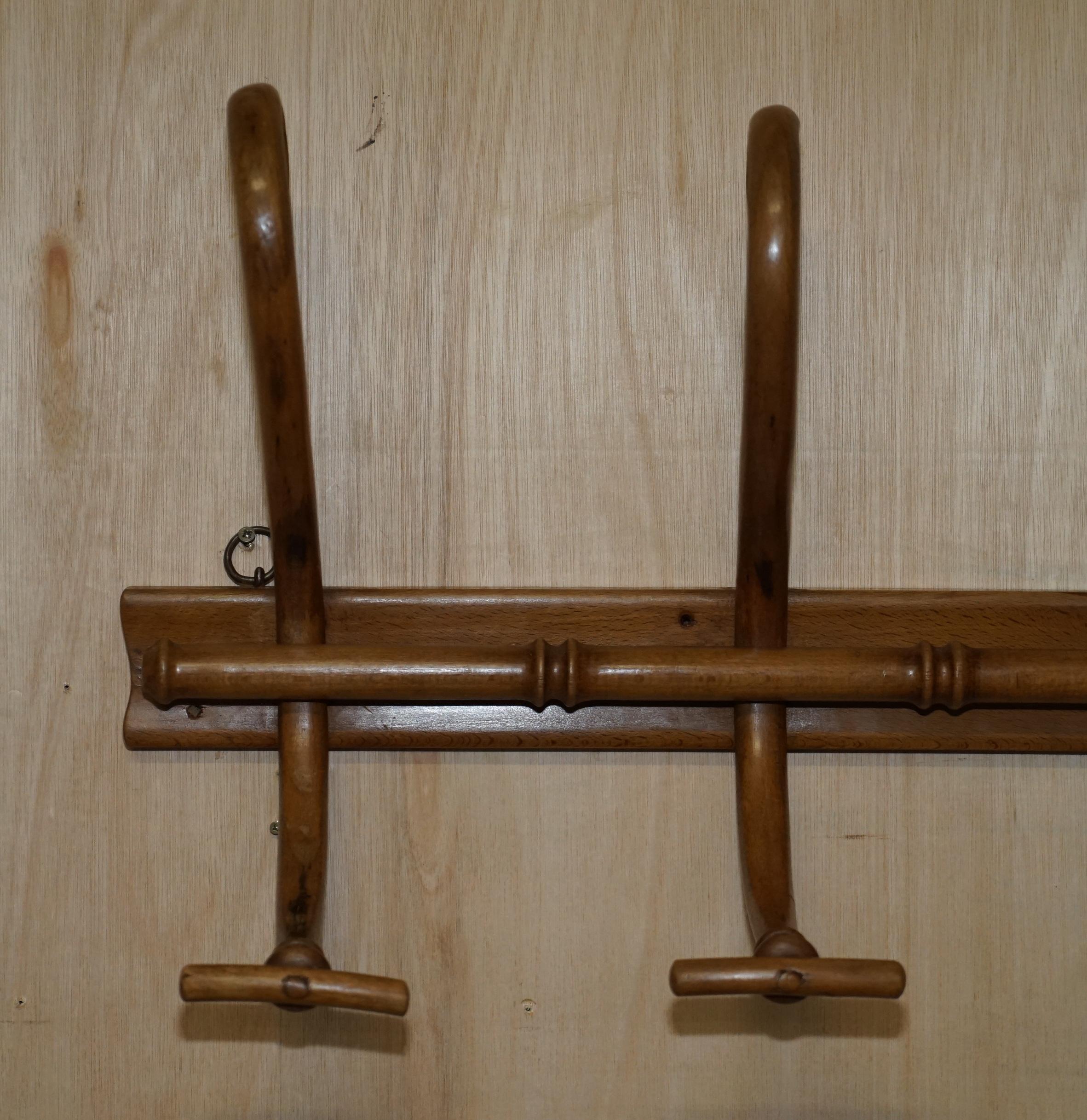 Perchero original de madera curvada Thonet de hacia 1900 Artesanía exquisita Hay que verlo Eduardiano en venta