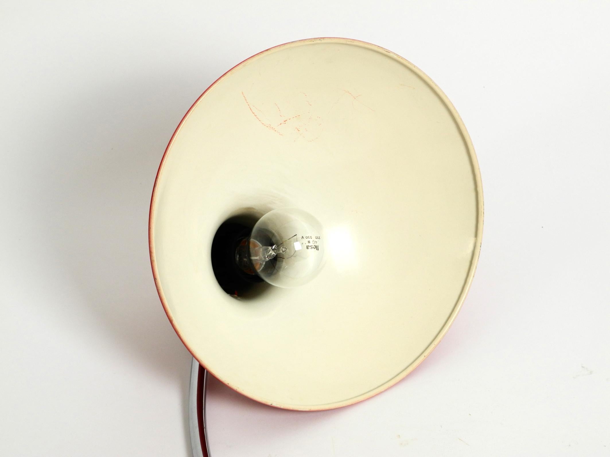 Lampe de bureau Kaiser Idell classique rouge originale en métal Modèle 6786 des années 1960 en vente 12