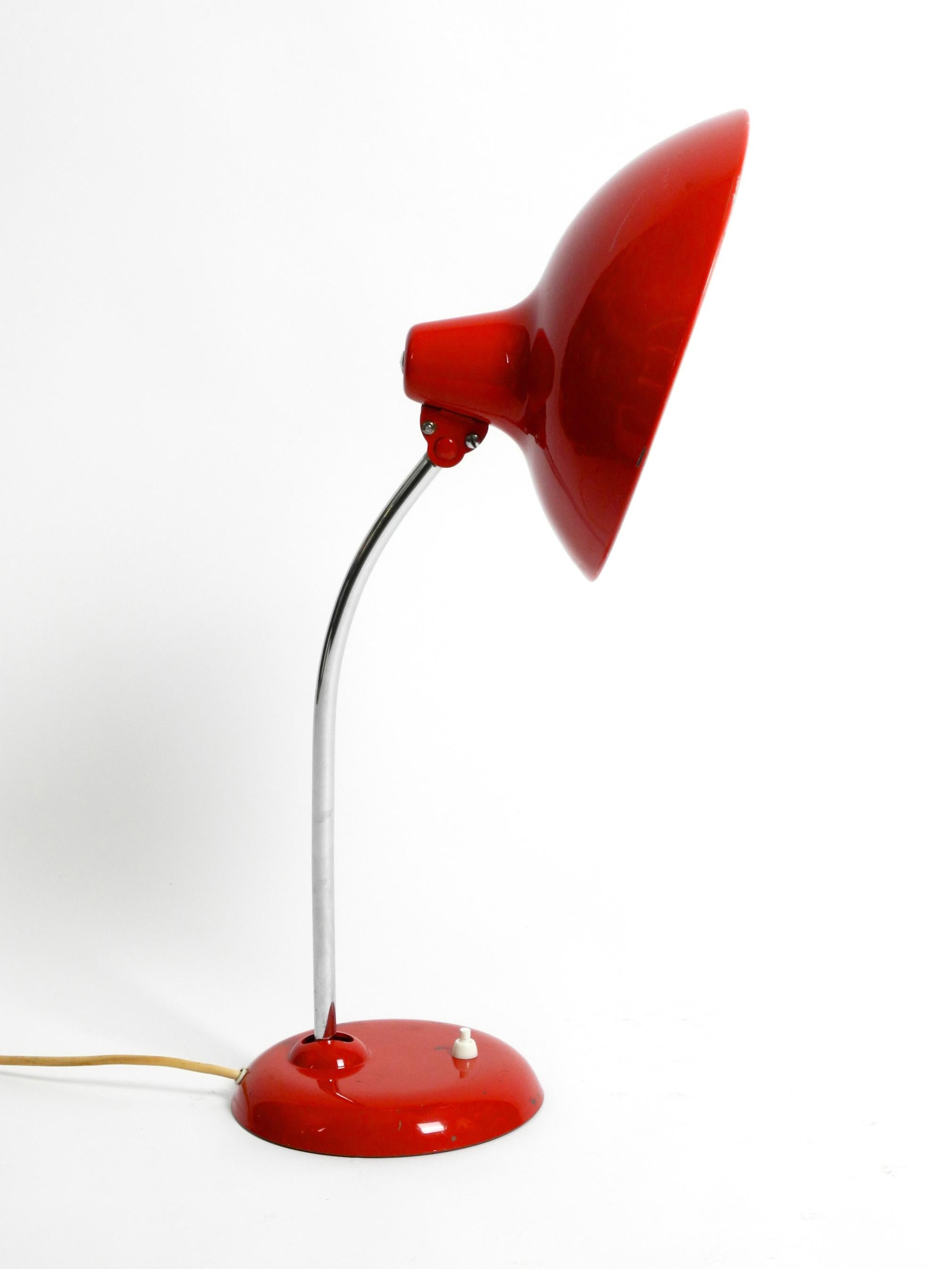 Lampe de bureau Kaiser Idell classique rouge originale en métal Modèle 6786 des années 1960 Bon état - En vente à München, DE