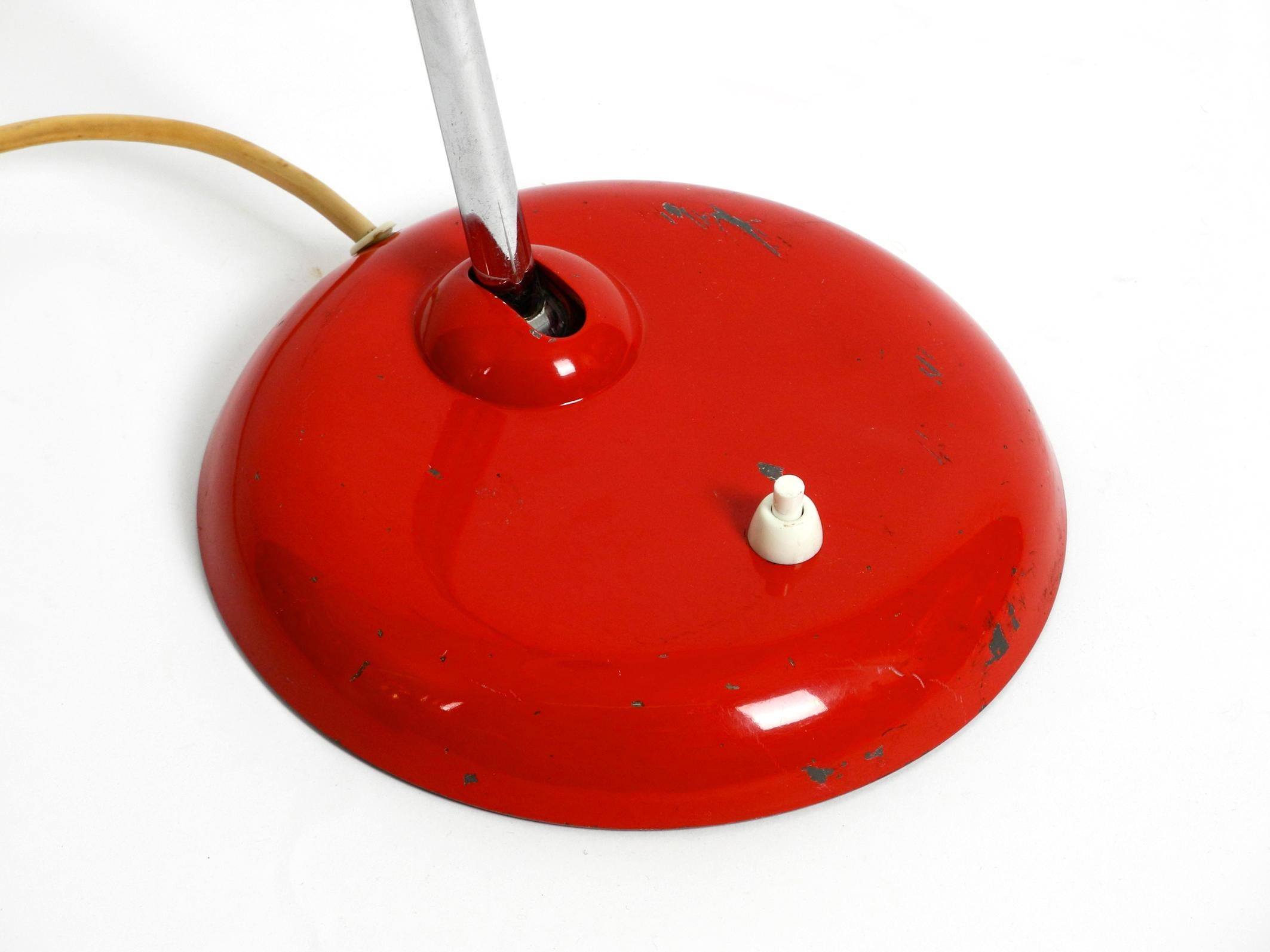 Lampe de bureau Kaiser Idell classique rouge originale en métal Modèle 6786 des années 1960 en vente 2