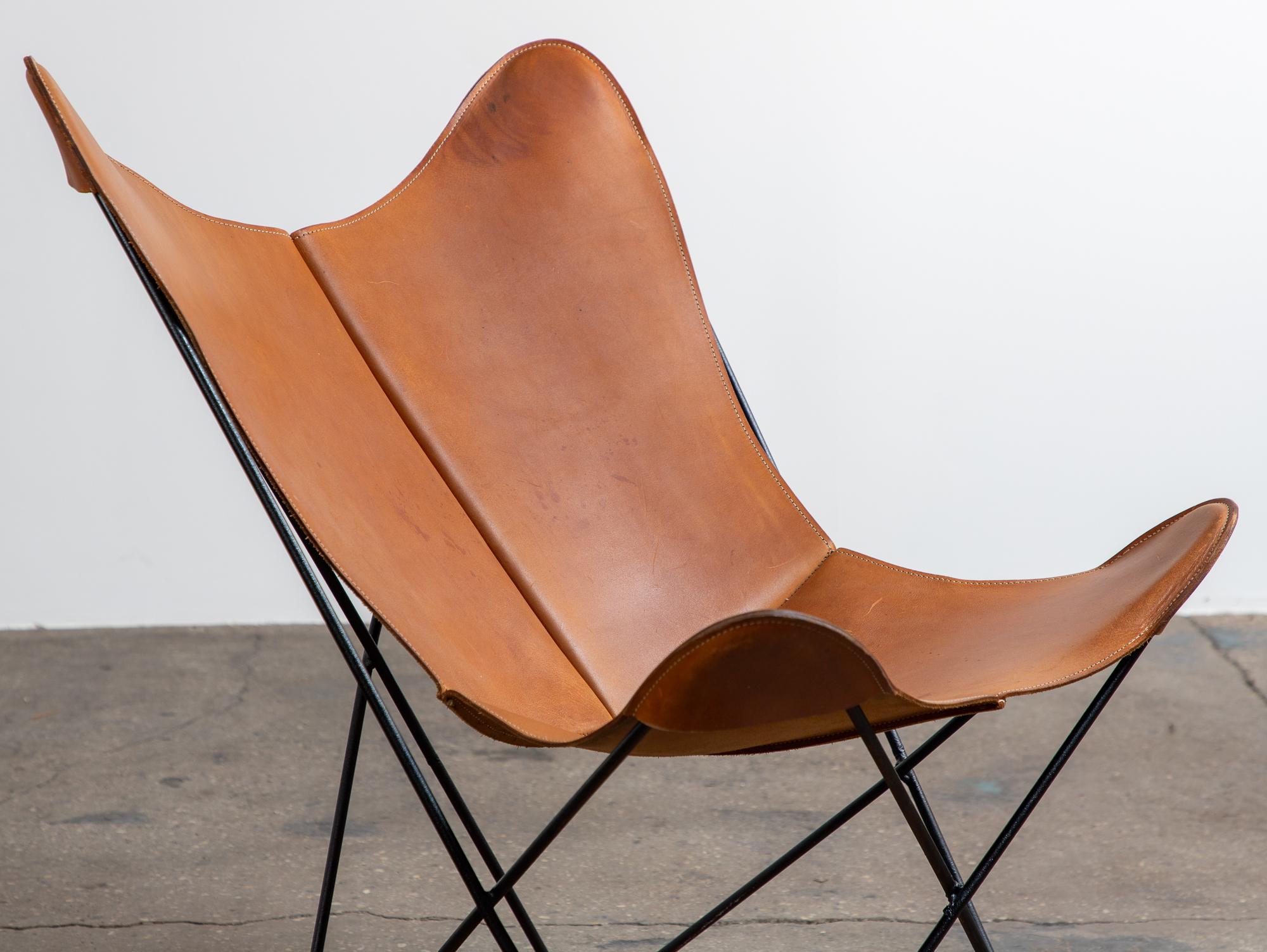 Mid-Century Modern Original Cognac Leather Hardoy Butterfly Chair, Issued by Knoll, 1950s For Sale