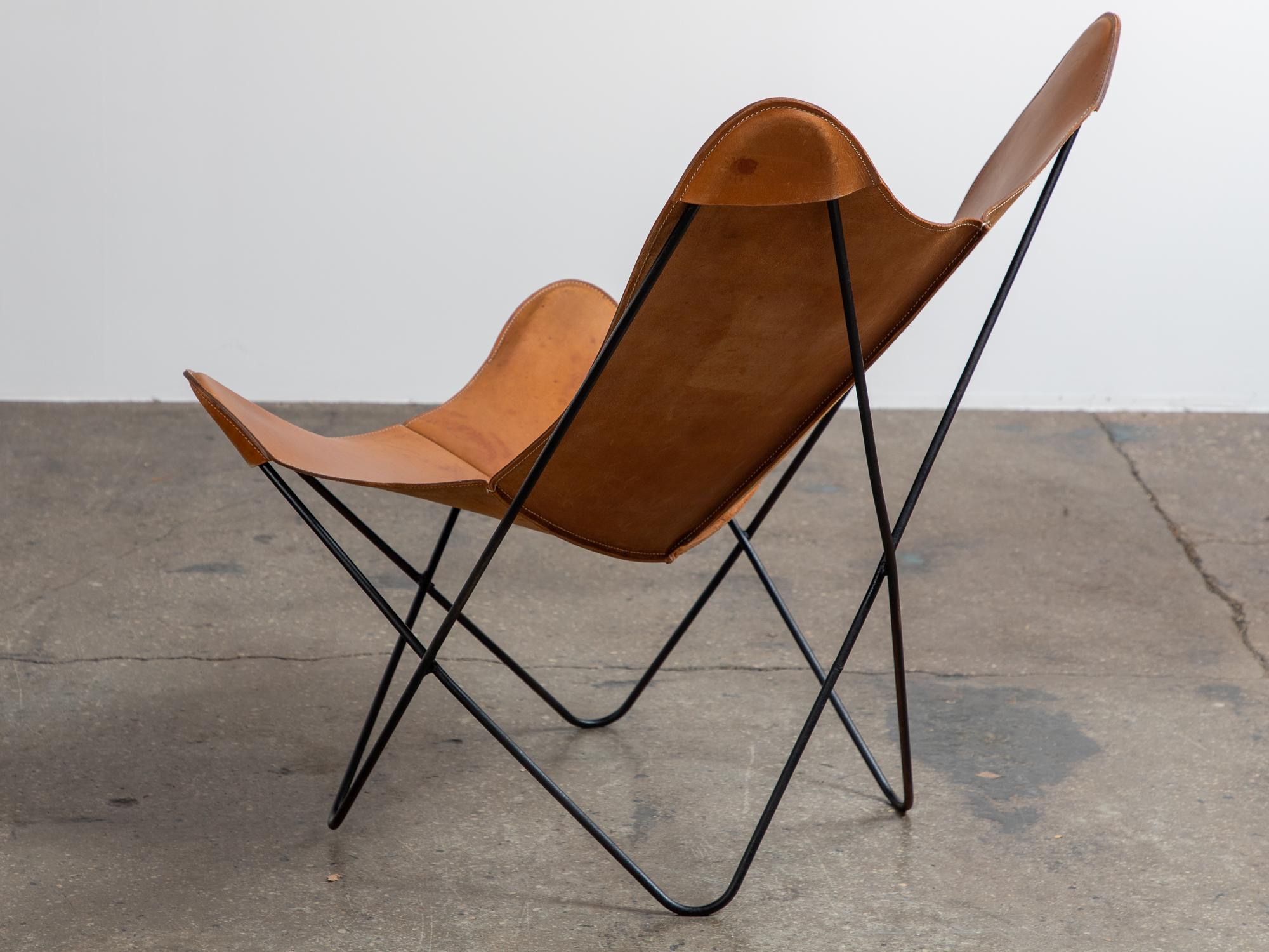Original Cognac Leather Hardoy Butterfly Chair, Issued by Knoll, 1950s In Good Condition For Sale In Brooklyn, NY