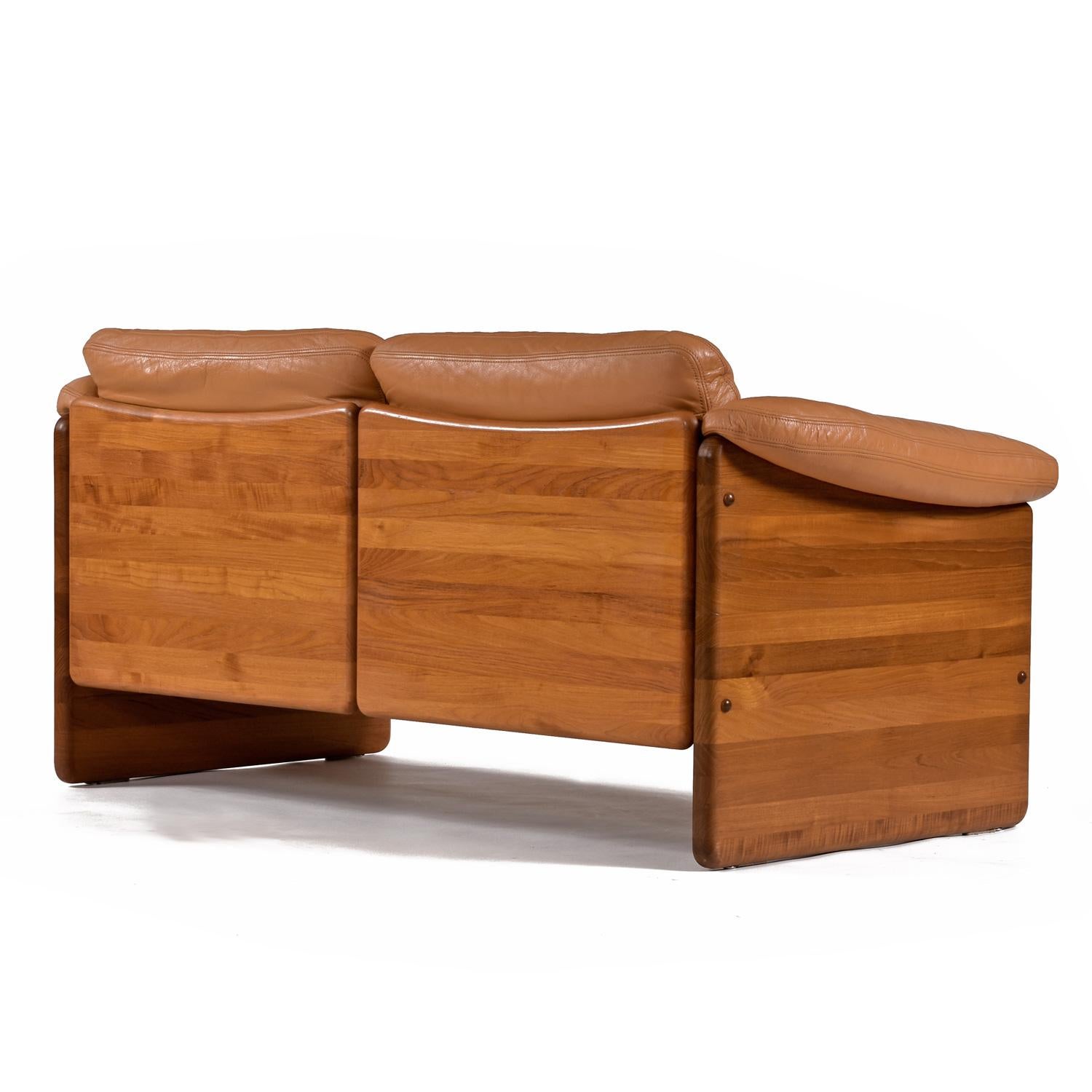 Cognacfarbenes dänisches Loveseat-Sofa aus massivem Teakholz von A. Mikael Laursen (Dänisch)