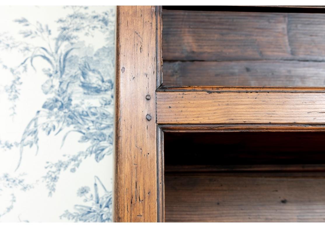 Original Condition Primitive Antique American Step Back Hutch In Good Condition In Bridgeport, CT