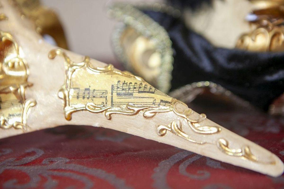 Maschere veneziane Ca'Macan originali e contemporanee in cartapesta 2