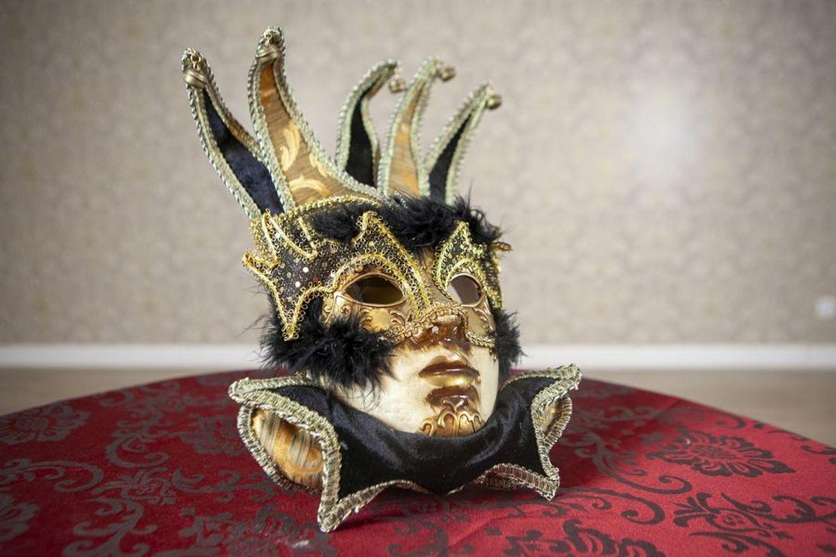 Italiano Maschere veneziane Ca'Macan originali e contemporanee in cartapesta