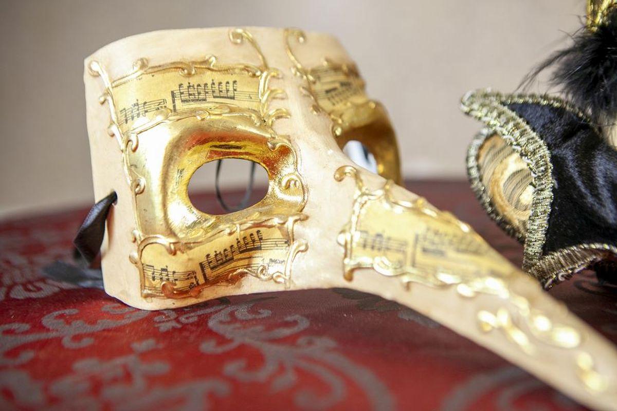 Tessuto Maschere veneziane Ca'Macan originali e contemporanee in cartapesta