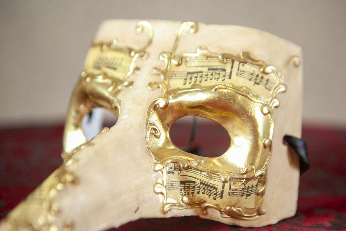 Maschere veneziane Ca'Macan originali e contemporanee in cartapesta 1