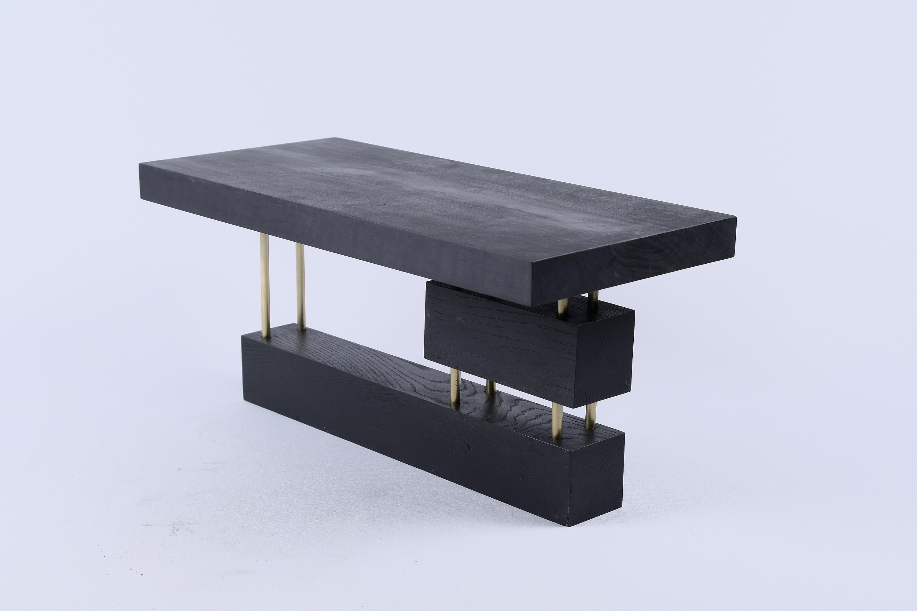 XXIe siècle et contemporain Design contemporain original, Oak/OAK avec laiton, table d'appoint unique, Logniture en vente
