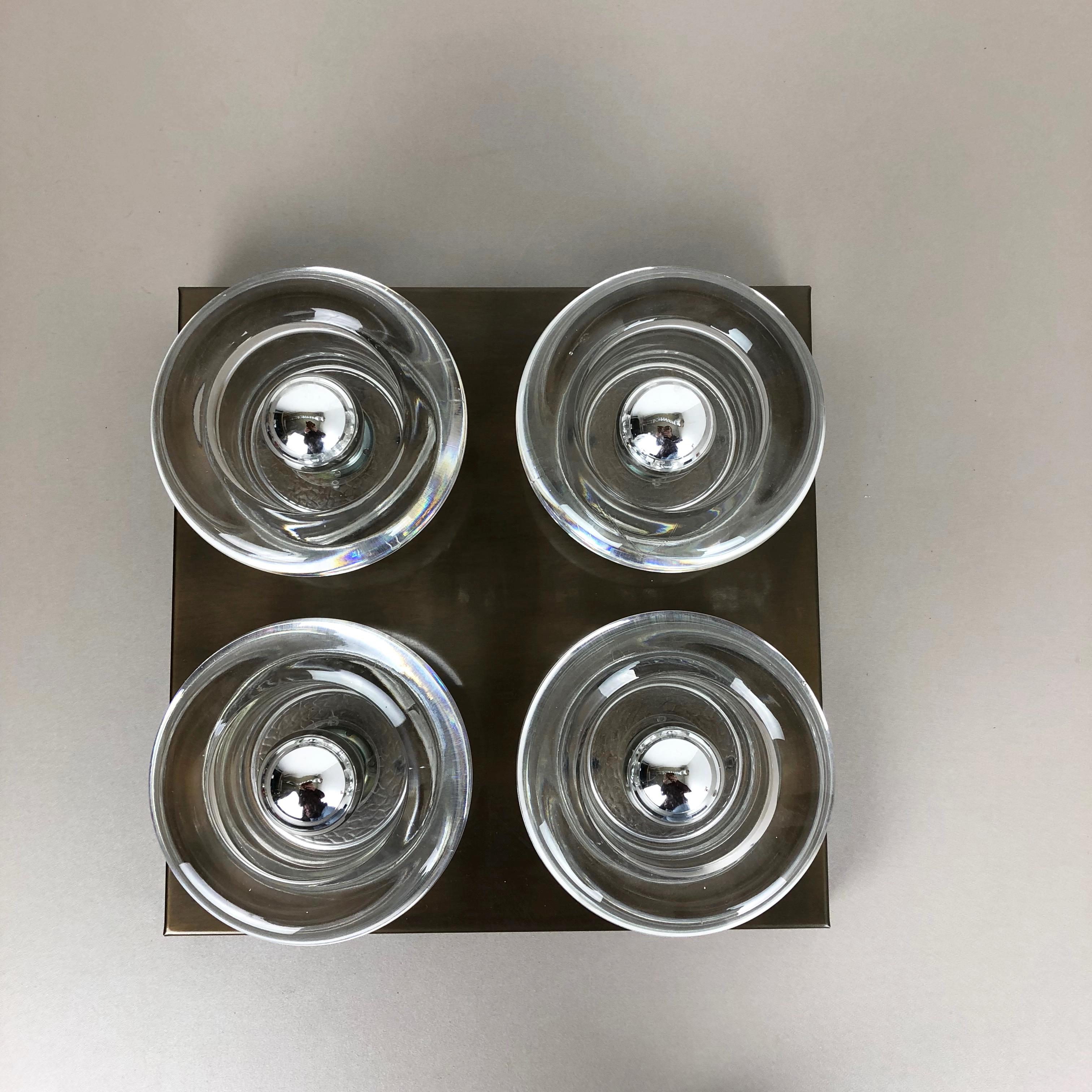 Article:

Wall ceiling light


Producer:

Cosack lights, Germany (see label)


Origin:

Germany


Age:

1970s


Original 1970s modernist wall light with four glass lighting elements. this light was designed and produced by Cosack