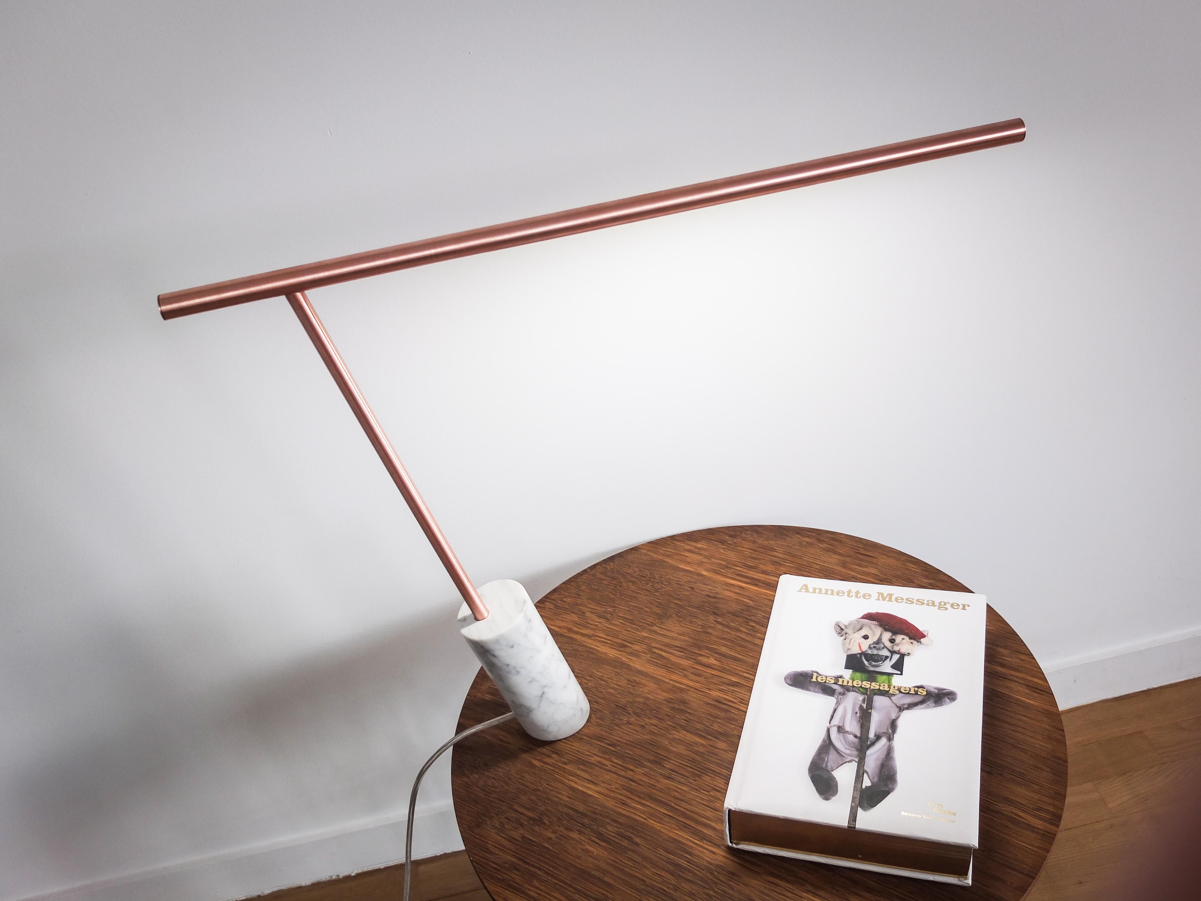 Kupfer-Marmor-Tischlampe, signiert von Adam Ruiz & Cyril Fuchs (Französisch) im Angebot