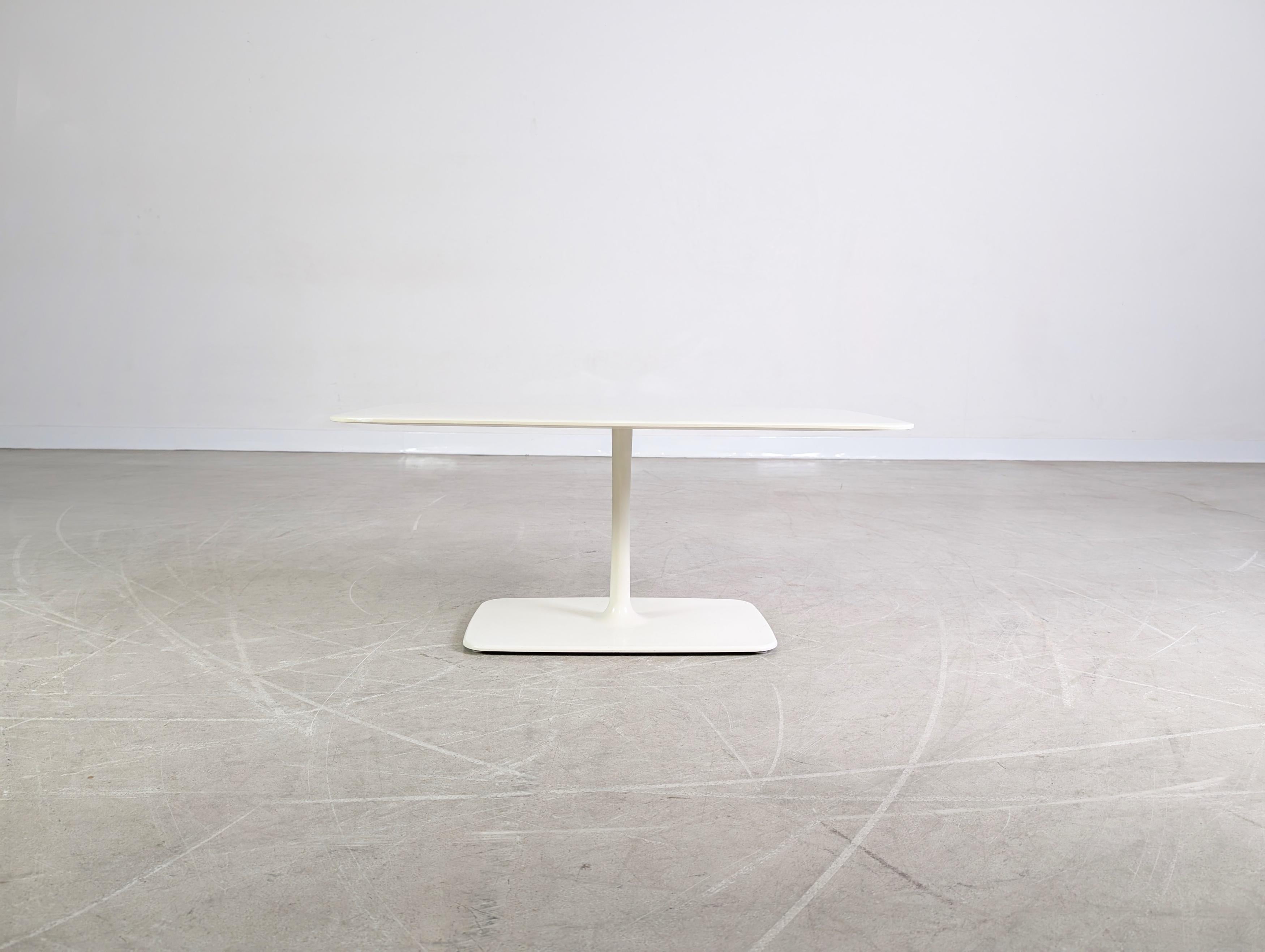 Postmoderne Original COR Jalis 1785 Couchtisch Metall weiß kristallweiß Design en vente