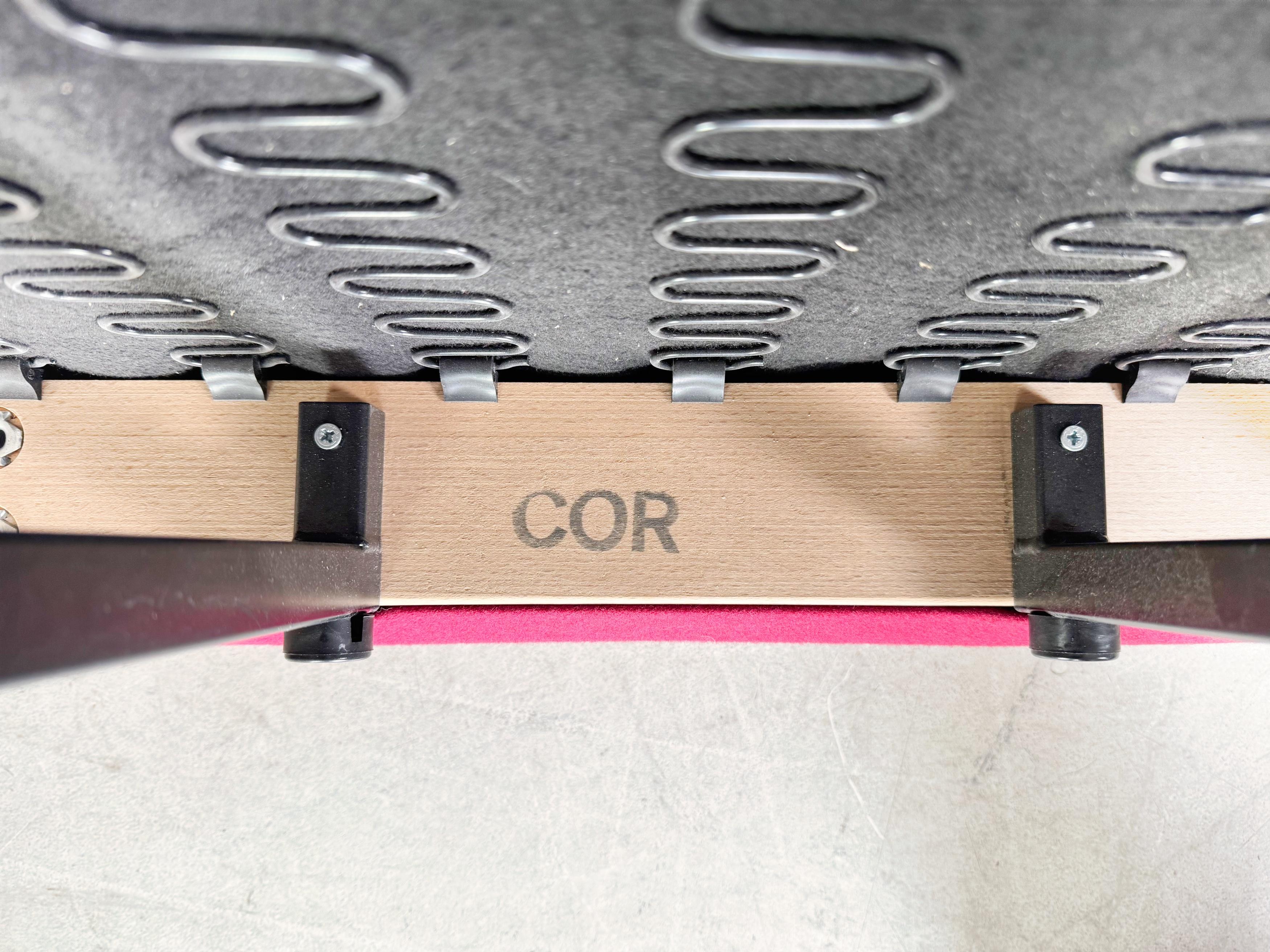 Couchon de canapé COR Jalis Jehs & Laub Filz motif magenta en vente 5