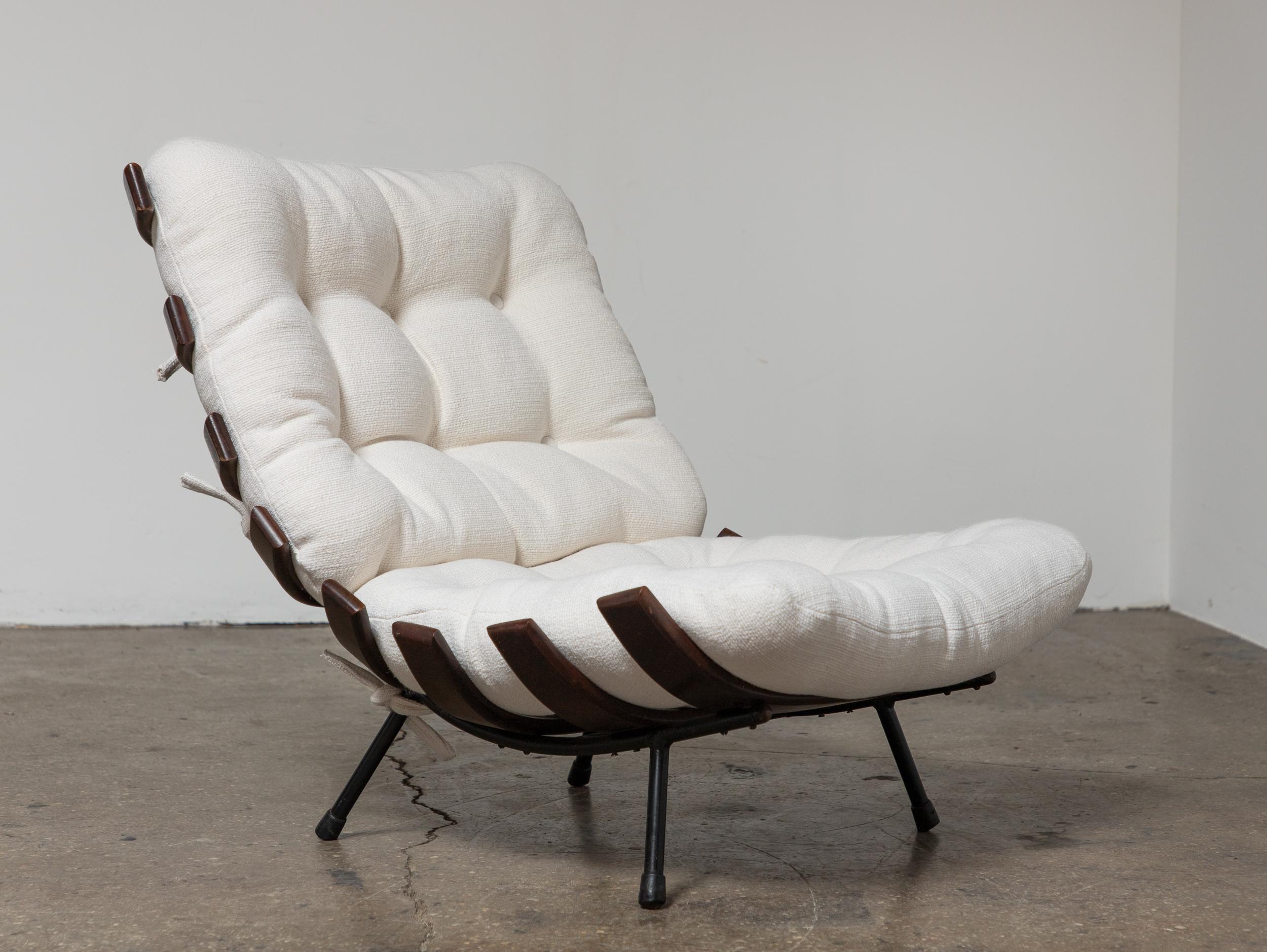 20ième siècle Chaise Costela originale avec ottoman assorti, conçue par Martin Eisler et Carl en vente